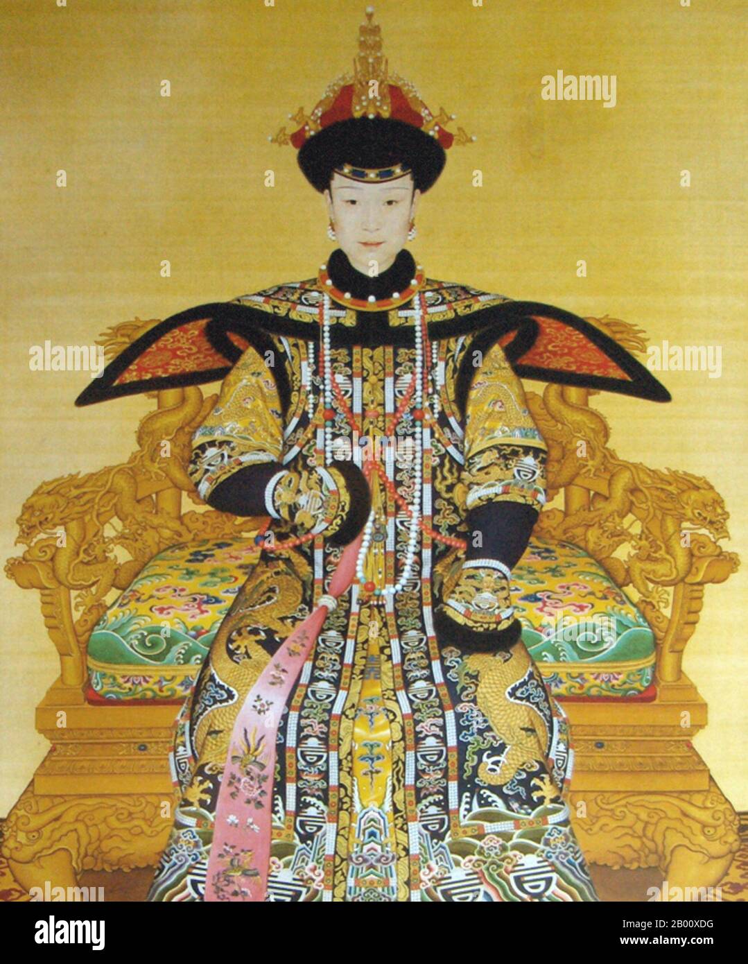Cina: Imperatrice Xiao Xian Chun (Fuca). Pittura a mano di Giuseppe Castiglione (1688-1766), 1736. Imperatrice Xiao Xian Chun, nota anche come imperatrice Xiao Xian (28 marzo 1712 – 8 aprile 1748). Xiao Xian Chun era una figlia di li Rongbao e la sorella maggiore di fu Heng del clan Manchu Fuca. Fu la prima imperatrice Consort dell'Imperatore Qianlong di Cina (1711 - 1799). La Signora Fuca sposò il Principe Hong li (il futuro Imperatore Qianlong) nel quinto anno di regno dell'Imperatore Yong Zheng nel 1727 e fu resa Imperatrice nel 1736 con il titolo di Imperatrice Xiao Xian. Foto Stock