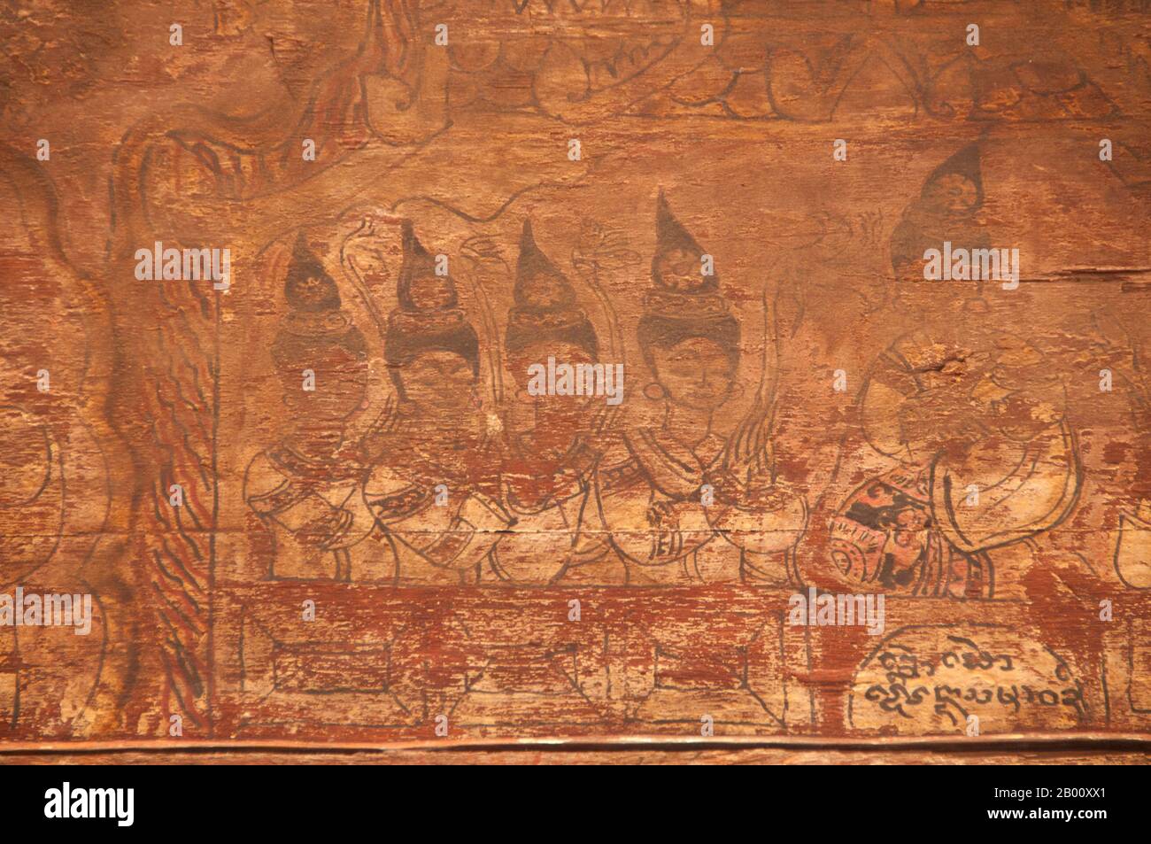 Thailandia: Murale sbiadito raffigurante la vita del 16 ° secolo su un pannello di legno in Viharn Nam taem, Wat Phra che Lampang Luang, Thailandia settentrionale. Viharn Nam taem si ritiene essere il più antico edificio in legno sopravvissuto in Thailandia. Wat Phra che Lampang Luang è stato costruito nel 15 ° secolo ed è un tempio in legno stile Lanna trovato nel distretto di Ko Kha della provincia di Lampang. Foto Stock