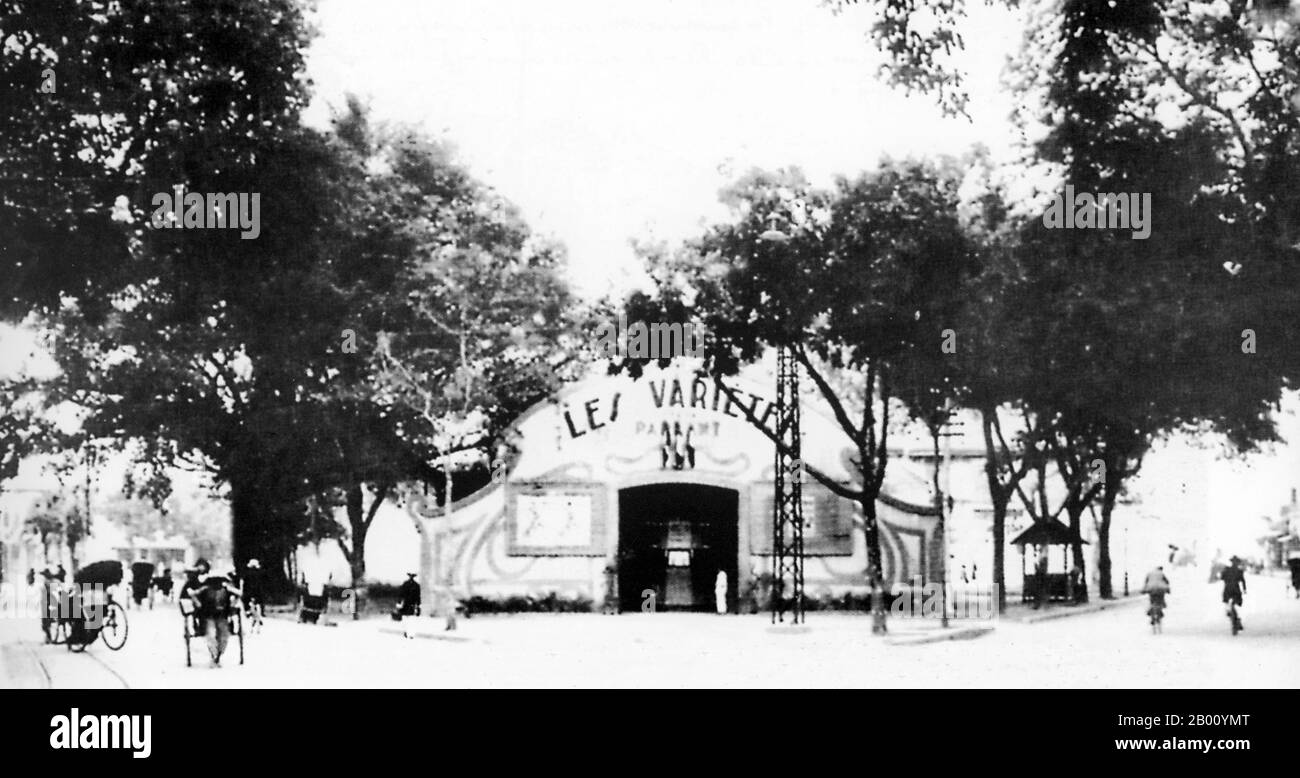 Vietnam: Les Varietes Cinema, Hanoi (inizio 20 ° secolo). Il cinema è stato poi abbattuto e sostituito da una stele house per commemorare Padre Alexandre de Rhodes, un missionario gesuita francese del XVII secolo, che era prominente nell'introdurre il cristianesimo in Vietnam. Foto Stock