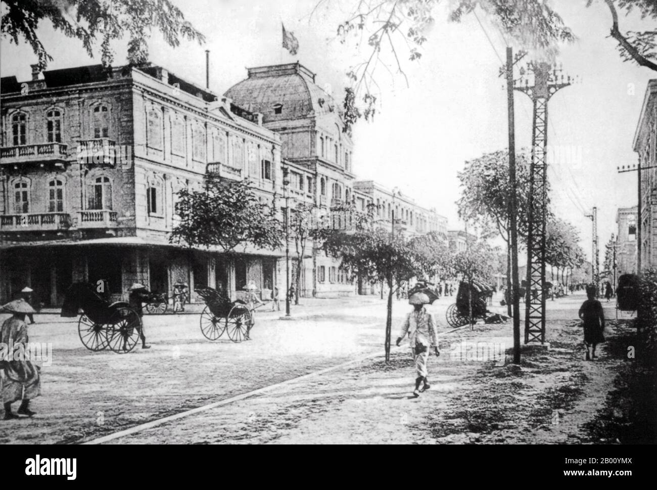 Vietnam: Il Metropole Hotel, Hanoi (inizio 20 ° secolo). Considerato uno dei più grandi hotel del mondo, il Metropole a 5 stelle è stato costruito nel 1901 in stile coloniale francese. Si trova a 15 NGO Quyen Street ad Hanoi, e ha una ricca storia di ambasciatori di benvenuto, scrittori, capi di stato e imprenditori tra cui Charlie Chaplin, Jane fonda, George H.W. Bush, Francois Mitterand e Jacques Chirac. Ora è di proprietà e gestito dal gruppo Sofitel. Foto Stock