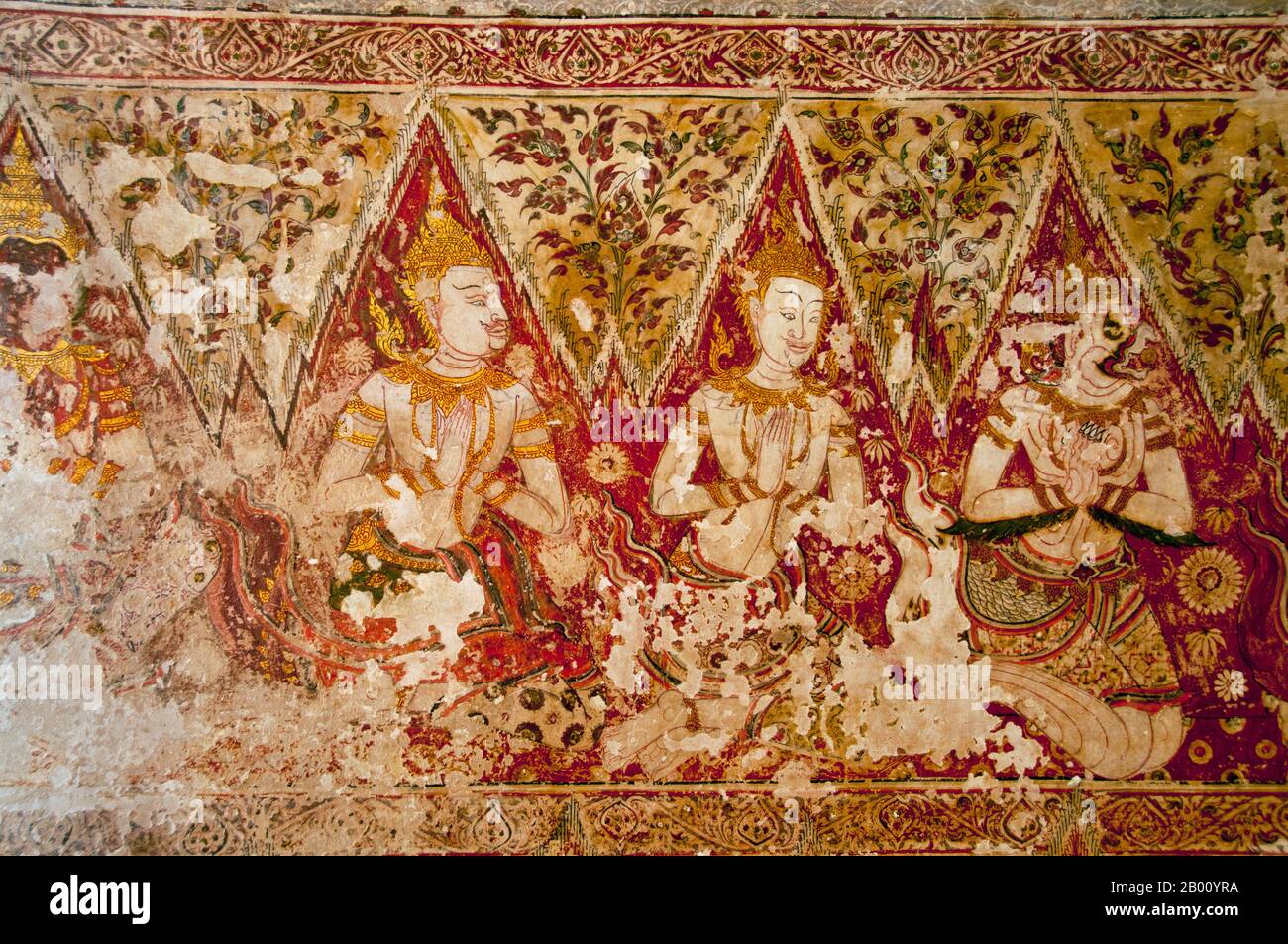 Thailandia: Murale nel viharn principale, Wat Yai Suwannaram, Phetchaburi. Il Wat Yai Suwannaram risale al XVII secolo, periodo Ayutthaya. I murales mostrano esseri celesti. Foto Stock