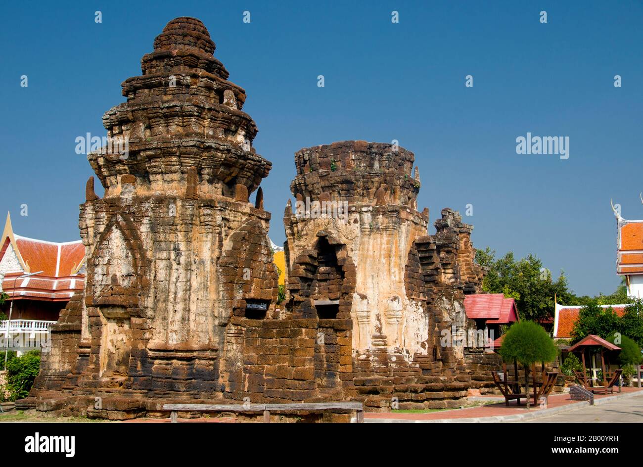 Thailandia: Khmer santuari, Wat Kamphaeng Laeng, Phetchaburi. Wat Kamphaeng Laeng era originariamente un luogo di culto Khmer Hindu del XII secolo, che successivamente divenne un tempio buddista. Phetchaburi probabilmente segnò anche l'estensione più meridionale dell'Impero Khmer. Foto Stock