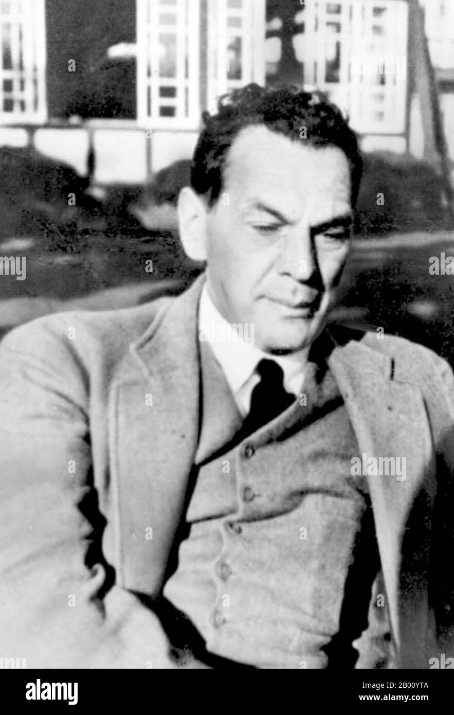 Germania/Unione Sovietica: Dr. Richard Sorge (1895-1944), spia sovietica e antifascista, eroe dell'Unione Sovietica. Richard Sorge Richard Sorge (Ognan, 4 ottobre 1895 – Ognan, 7 novembre 1944) è stato un . Aveva guadagnato grande fama tra gli appassionati di spionaggio per la sua raccolta di intelligence durante la seconda guerra mondiale Lavorò come giornalista sia in Germania che in Giappone, dove fu imprigionato per spionaggio e infine impiccato. Il suo nome in codice GRU era "Ramsay". È ampiamente considerato come uno dei più produttivi ed eroici ufficiali di intelligence sovietica della seconda guerra mondiale Foto Stock