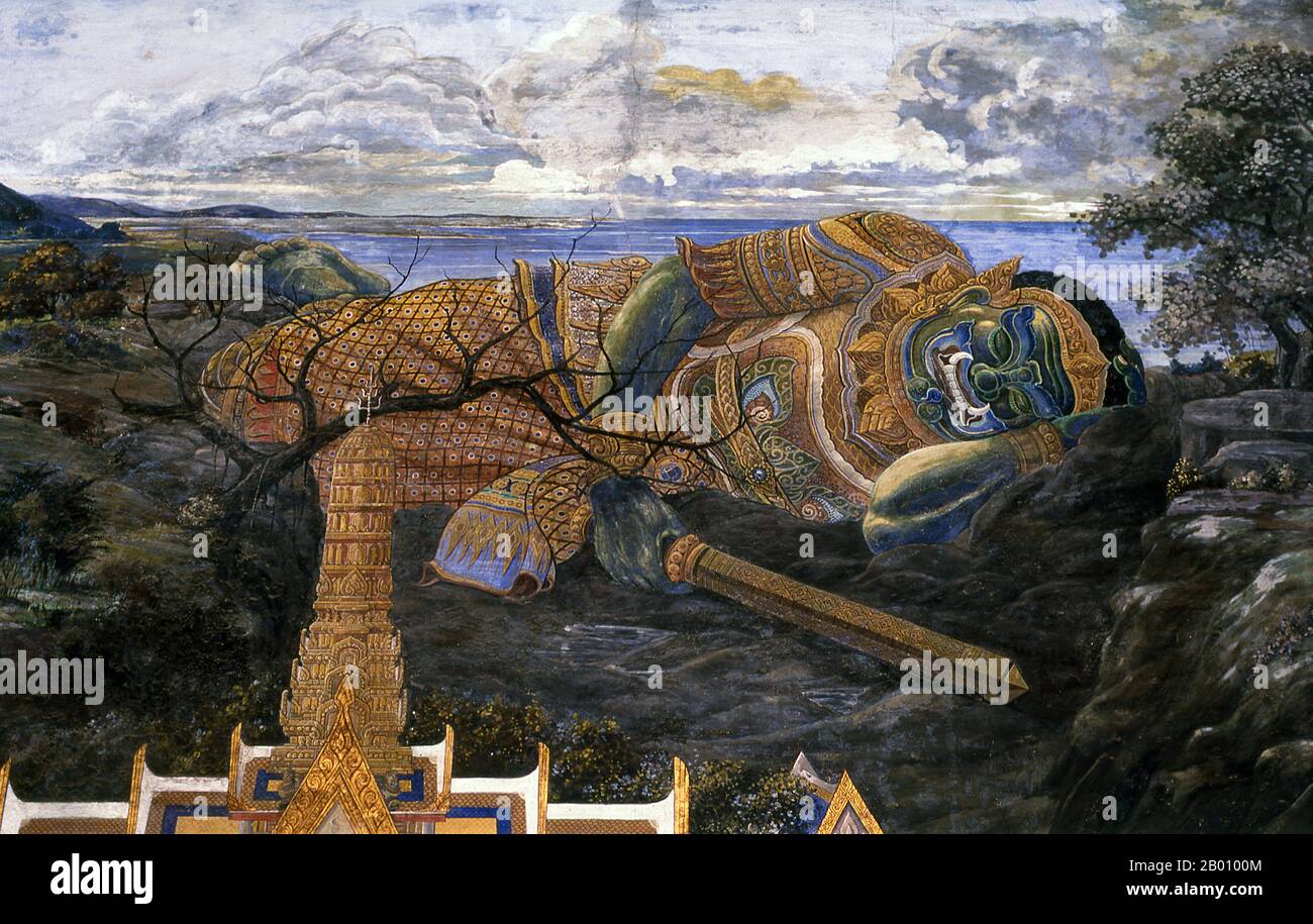 Thailandia: Khumphakan addormentato, Ramakien (Ramayana) murales, Wat Phra Kaeo (Tempio del Buddha di Smeraldo), Bangkok. Il Ramayana è una storia antica come il tempo e - almeno nel subcontinente indiano e in gran parte del sud-est asiatico - di popolarità senza pari. Più di duemila trecento anni fa lo studioso-poeta Valmiki si sedette per scrivere il suo epico definitivo di amore e guerra. Il Ramakien è la versione tailandese di questo epico e ha un'influenza importante sulla letteratura, l'arte e il dramma thailandesi. È considerato l'epica nazionale della Thailandia. Foto Stock