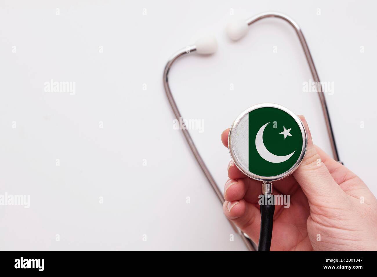 Pakistan concetto di assistenza sanitaria. Medico che detiene uno stetoscopio medico. Foto Stock
