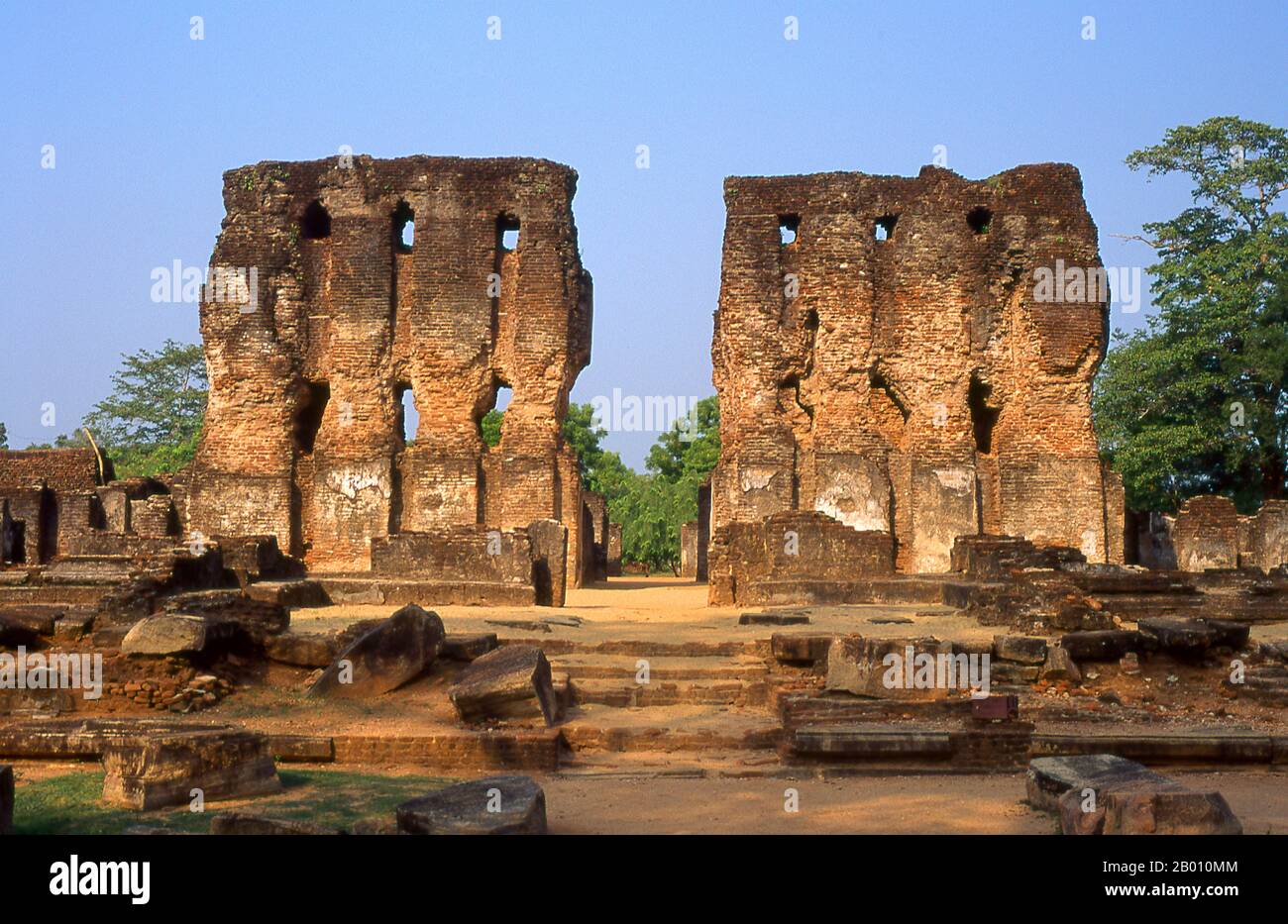Sri Lanka: Palazzo reale, Polonnaruwa. Il Palazzo reale fu costruito dal Re Parakramabahu il Grande (1123 - 1186). Polonnaruwa, il secondo più antico dei regni dello Sri Lanka, fu dichiarato per la prima volta capitale dal re Vijayabahu i, che sconfisse gli invasori Chola nel 1070 d.C. per riunire il paese sotto un leader nazionale. Foto Stock