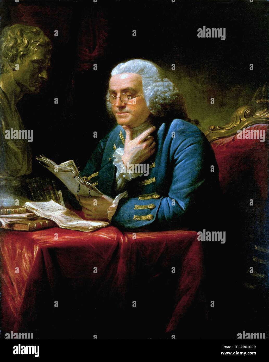 USA: Benjamin Franklin (17 gennaio 1706 – 17 aprile 1790) uno dei padri fondatori degli Stati Uniti. Olio su tela dipinto di David Martin (1737-1797), 1767. Un dipinto di Benjamin Franklin (1706–1790) che indossa una tuta blu con elaborata treccia d'oro e bottoni, un grido lontano dal vestito semplice che ha colpito quando ha servito come ambasciatore in Francia negli anni successivi. Durante il suo periodo a Londra, Franklin era la voce principale degli interessi americani in Inghilterra. Scrisse saggi popolari per conto delle colonie e fu strumentale per assicurare l'abrogazione del Stamp Act del 1765. Foto Stock