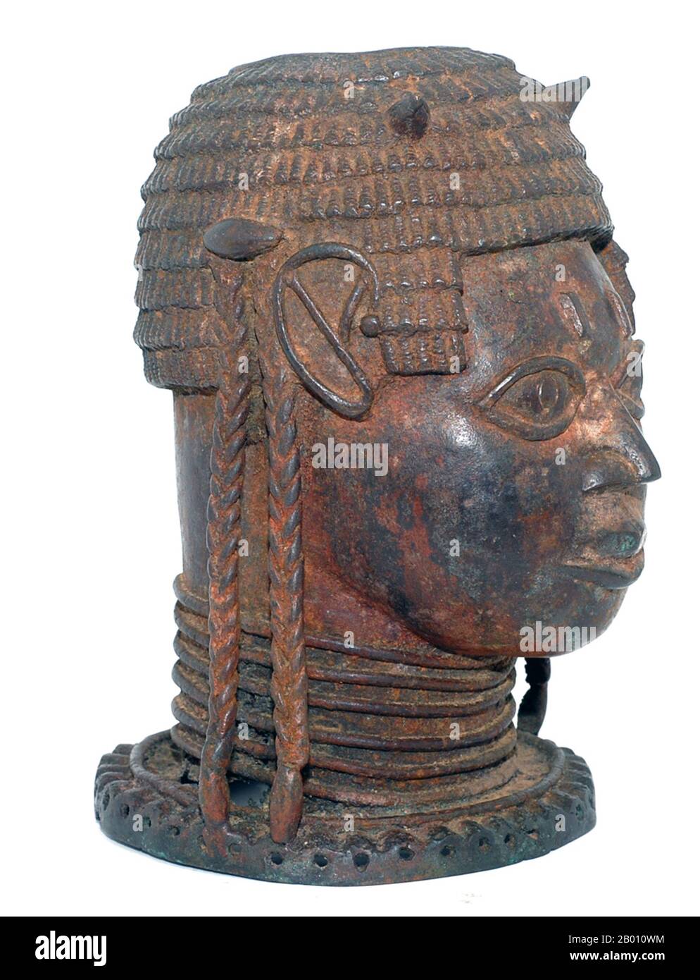 Nigeria: Testa di bronzo di una regina, Regno del Benin, secoli XVI-XVIII. L'Impero Benino (1440–1897) è stato uno stato africano pre-coloniale in quella che oggi è la Nigeria moderna. Non va confuso con il paese moderno chiamato Benin (e precedentemente chiamato Dahomey). Foto Stock