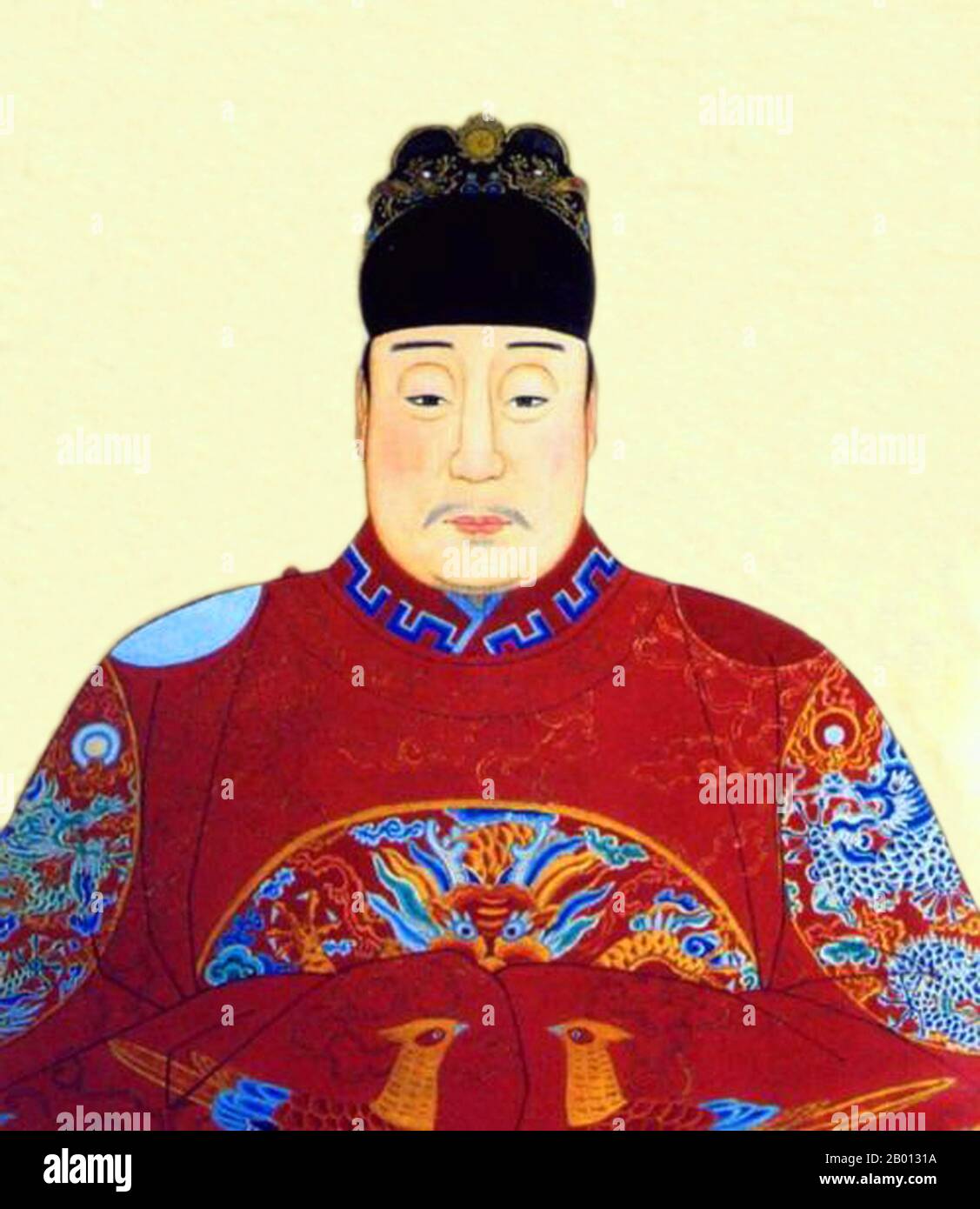 Cina: Imperatore Wanli (19 luglio 1572 - 18 agosto 1620), quattordicesimo sovrano della dinastia Ming (r. 1572-1620). Ritratto a scorrimento appeso, XVI-XVII secolo. L'imperatore Wanli (1572-1620), nome personale Zhu Yijun e nome del tempio Shenzhen, fu un imperatore della dinastia Ming. Il suo nome di era significa 'diecimila Calendari'. Il regno dell'imperatore Wanli è rappresentativo del declino del Ming. Era un governante dismotivato e avaricioso il cui regno era afflitto da guai fiscali, pressioni militari e burocrati arrabbiati. Durante gli anni di chiusura del regno di Wanli, i Manchu iniziarono a condurre incursioni di confine. Foto Stock