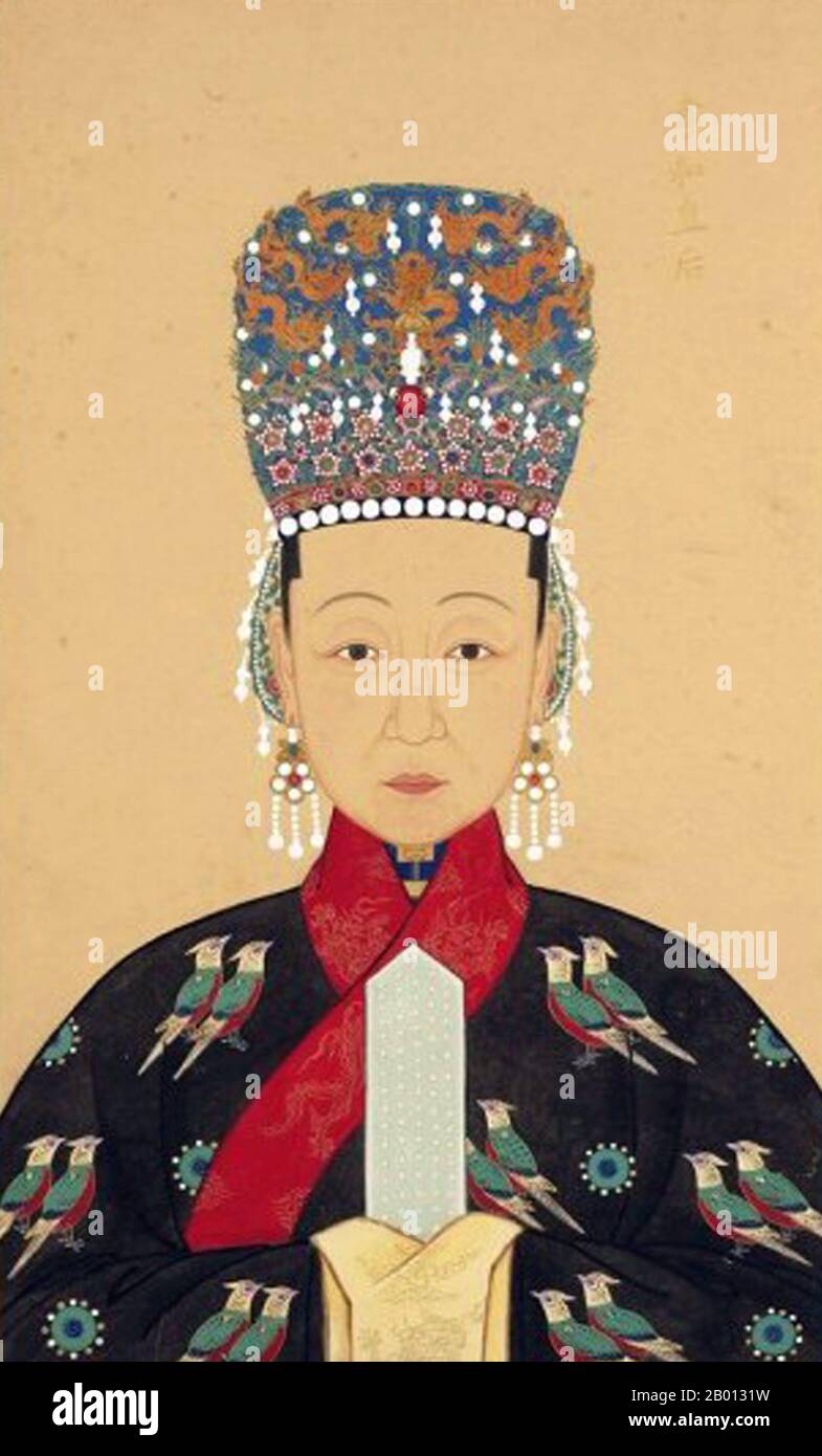 Cina: Imperatrice Dowager Xiao ai Zhe (1606-1644), consorte del sedicesimo imperatore Ming Tianqi (r. 1620-1627). Pittura a chiocciola sospesa, 17 ° secolo. L'imperatrice Dowager Zhang, formalmente imperatrice Xiao'aizhe e conosciuta anche come imperatrice Yi'an, fu la consorte dell'Imperatore Tianqi della Dinastia Ming. È stata descritta come calma e diretta, rigorosa ma giusta negli affari del palazzo. Ha combattuto con l'infermiera bagnata dell'imperatore Madame KE e l'eunuch Wei Zhongxian per l'influenza, con i due ha detto di aver causato il suo aborto e gli aborti degli altri consorti e concubine. Foto Stock