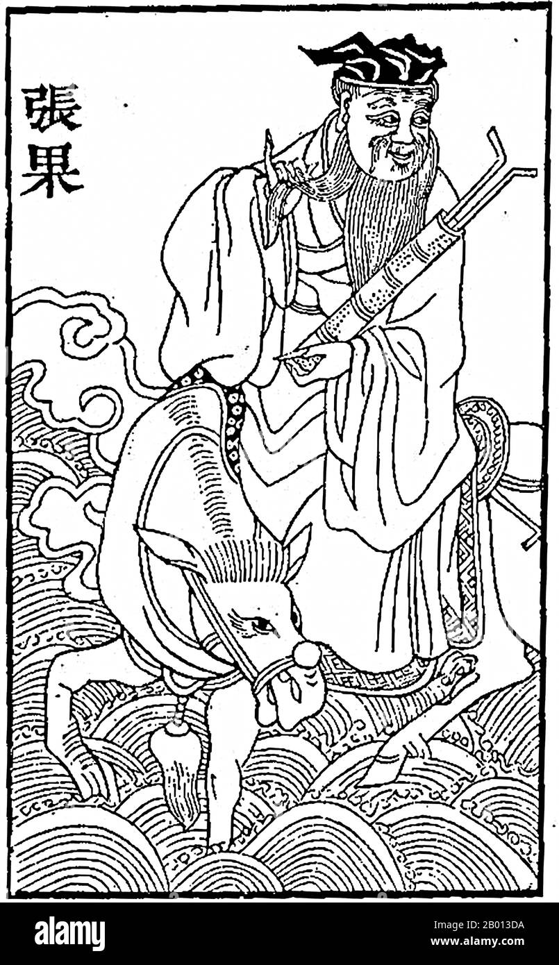 Cina: Zhang Guo Lao, uno dei Daoisti 'otto Immortali'. Si dice che abbia vissuto intorno alla fine del VII secolo d.C. Illustrazione, c. 1916. Gli otto Immortali (cinese: Baxian; Pa-hsien) sono un gruppo di "xian" (immortali; trascendenti; fate) leggendari nella mitologia cinese. Il potere di ogni immortale può dare vita o distruggere il male. Si dice che la maggior parte di loro sia nata nella Dinastia Tang o nella Dinastia Song. Sono venerati nel Daoismo (Taoismo) e sono anche un elemento popolare nella cultura secolare cinese. Si dice che vivano su un gruppo di cinque isole nel Mare di Bohai. Foto Stock
