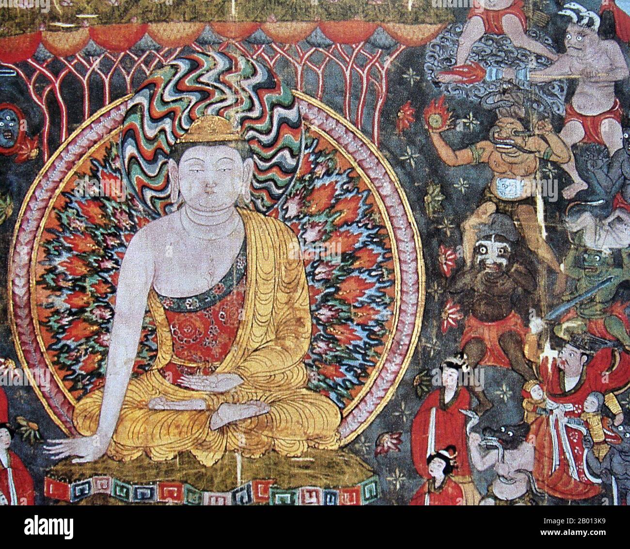 Cina: La prima rappresentazione conosciuta di armi da fuoco (lancia e granata del fuoco) in un murale del 10 ° secolo della tentazione di Buddha, Grotte di Mogao, Dunhuang. Dettaglio da un'illustrazione della tentazione di Sakyamuni da parte di Mara, con i demoni in alto a destra minacciando con la lancia del fuoco e altre armi, mentre quelli in basso a destra tentano con le donne. Foto Stock