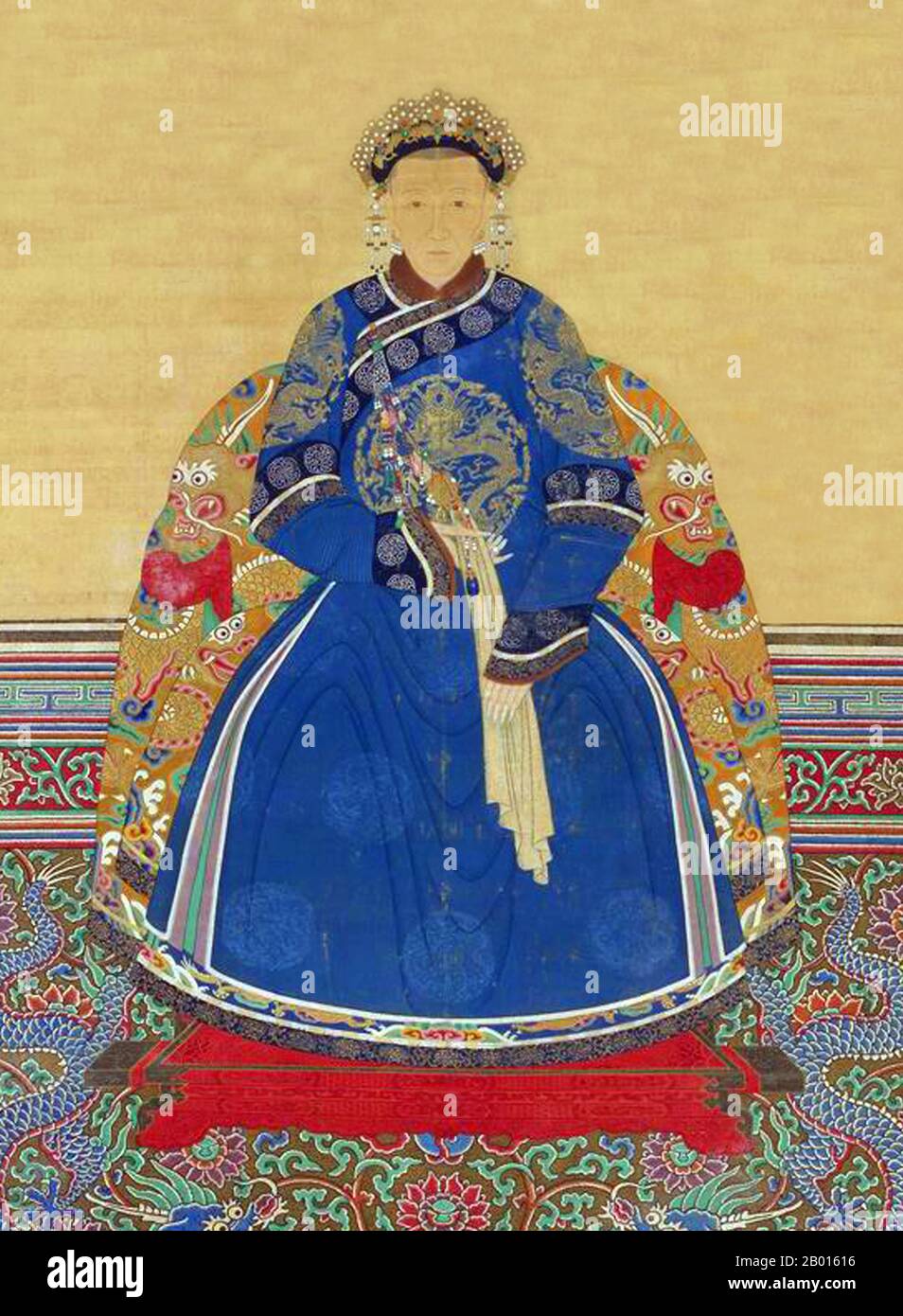 Cina: Imperatrice Xiao Gong Ren (28 aprile 1660 - 25 giugno 1723) quarto consorte dell'imperatore Kangxi. Dipinto a spirale sospeso, 18 ° secolo. L'imperatrice Xiaogongren era una consorte imperiale dell'imperatore Kangxi e madre dell'imperatore Yongzheng. Venne dal clan Uya, del corpo giallo della bandiera di Manchu. Nel 1678 Uya partorì il quarto figlio sopravvissuto dell'imperatore Kangxi, Yin Zhen, il futuro imperatore Yongzheng. Nel 1682 le fu concesso il titolo di Consorte Imperiale De. Quando suo figlio Yinzhen riuscì al trono nel 1722, ricevette il titolo di 'imperatrice Dowager Renshou'. Passò via nel 1723 Foto Stock