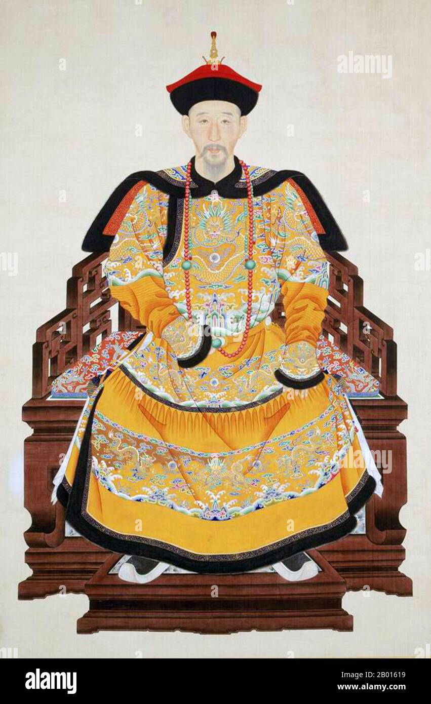 Cina: Yinxiang (16 novembre 1686 - 18 giugno 1730), il primo principe Yi e tredicesimo figlio dell'imperatore Kangxi. Dipinto a spirale sospeso, 18 ° secolo. Yinxiang, formalmente conosciuto come Principe Yi, era un principe di Manchu e figlio dell'imperatore di Kangxi. Era particolarmente vicino a Yingzhen, il futuro imperatore di Yongzheng, la cui madre aveva contribuito a sollevare Yinxiang. Aiutò Yingzhen durante le battaglie di successione per il trono, e fu imprigionato per dieci anni dal padre. Quando Yingzhen divenne imperatore, a Yinxiang fu concesso il titolo di Principe Yi della prima Rank e il suo nome cambiò in Yunxiang. Foto Stock