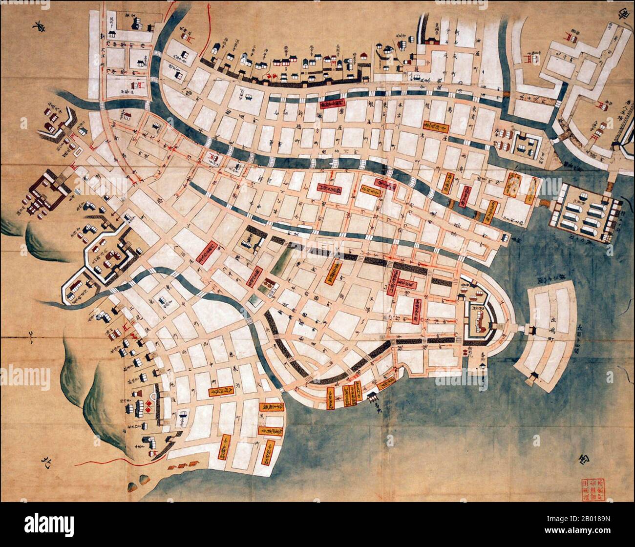 Giappone: Una mappa del porto di Nagasaki che mostra la stazione commerciale olandese e Dejima Island e la vicina piazza cinese di commercio posto, l'indicatore per nord è in basso a sinistra angolo. Metà del 19th secolo. Dejima (letteralmente "isola d'uscita"; olandese: Desjima o Deshima, a volte latinizzato come Decima o Dezima) era una piccola isola artificiale a forma di ventaglio costruita nella baia di Nagasaki nel 1634. Quest'isola, formata scavando un canale attraverso una piccola penisola, rimase come unico luogo di commercio diretto e scambio tra il Giappone e il mondo esterno durante il periodo Edo. Foto Stock