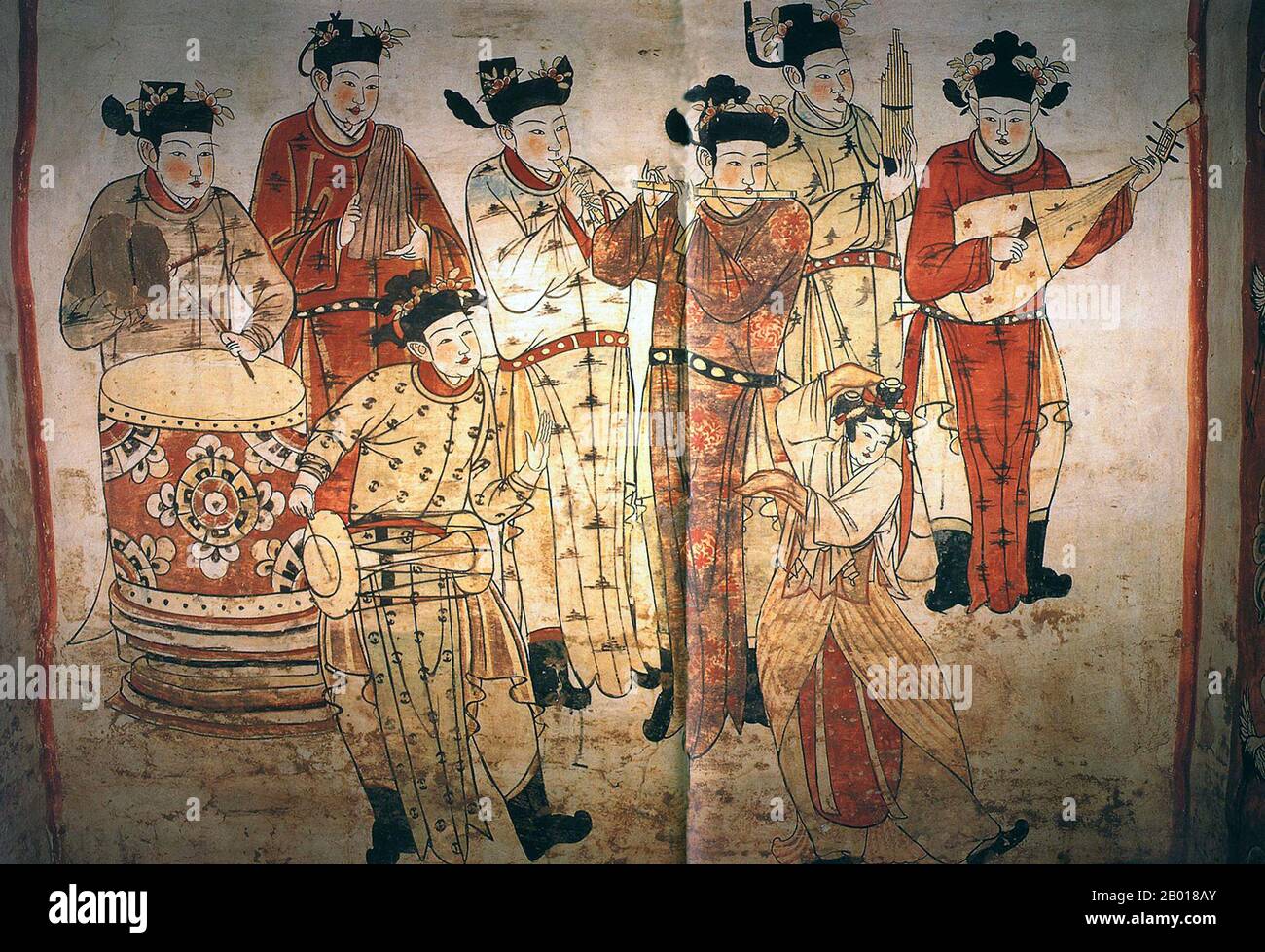 Cina: Un gruppo di musicisti e una donna che balla. Murale nella tomba di Zhang Kuangzheng, Xuanhua, Hebei, Dinastia Liao (1093-1117). La dinastia di Liao, conosciuta anche come l'Impero Khitan, era uno stato che dominava le regioni di Manciuria, Mongolia, e parti della Cina settentrionale propriamente detta. Fu fondata dal clan Yelü del popolo Khitano nello stesso anno in cui la dinastia Tang crollò (907), anche se il suo primo sovrano, Yelü Abaoji (Yaruud Ambagai Khan), non dichiarò un nome di epoca fino al 916. Foto Stock