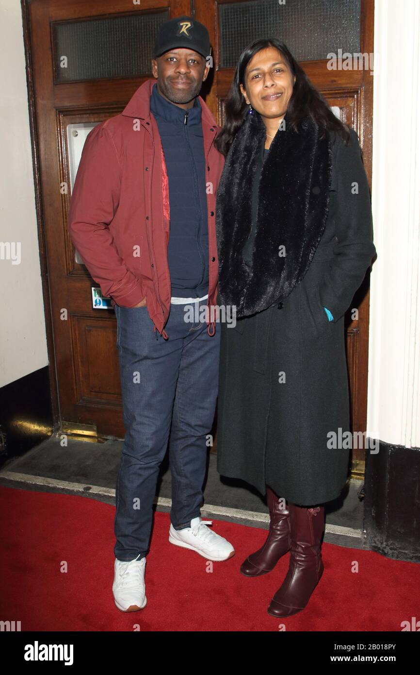 Adrian Lester e Lolita Chakrabarti partecipano alla serata stampa Upstart Crow al Teatro Gielgud di Londra. Foto Stock