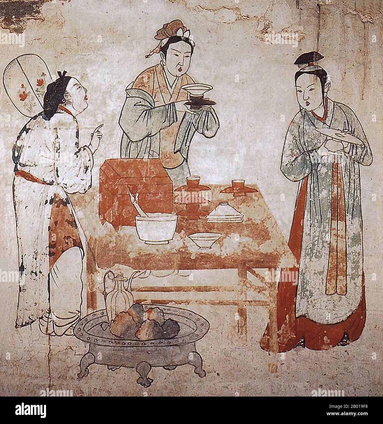 Cina: Tre donne che preparano il tè in un murale nella tomba di Zhang Shigu, Xuanhua, Hebei, Dinastia Liao (1093-1117). La dinastia di Liao, conosciuta anche come l'Impero Khitan, era uno stato che dominava le regioni di Manciuria, Mongolia, e parti della Cina settentrionale propriamente detta. Fu fondata dal clan Yelü del popolo Khitano nello stesso anno in cui la dinastia Tang crollò (907), anche se il suo primo sovrano, Yelü Abaoji (Yaruud Ambagai Khan), non dichiarò un nome di epoca fino al 916. Foto Stock