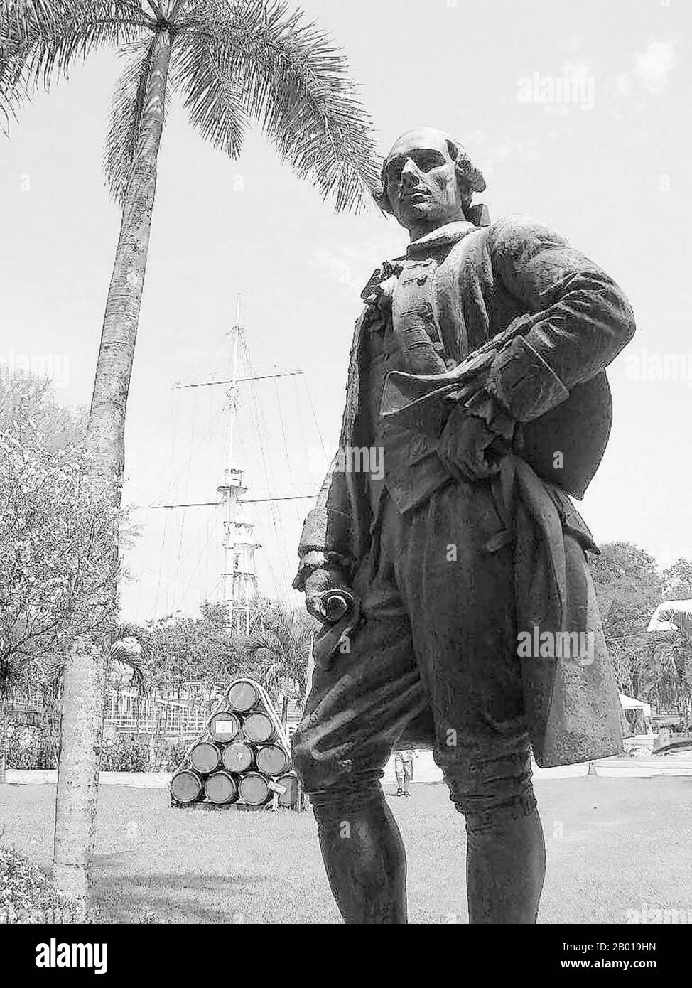 Inghilterra / Malesia / Thailandia: Capitano Sir Francis Light (1740 - 21 ottobre 1794), fondatore della colonia britannica di Penang, ora Stato di Penang, Malesia, 1936 circa. Statua a Fort Cornwallis, Penang. Francis Light servì come guardiamarina della Royal Navy dal 1759 al 1763, ma andò a cercare fortuna nelle colonie. Dal 1765, ha lavorato come commerciante privato di paese. Per circa dieci anni ha avuto la sua sede a Salang, in Thailandia, vicino a Phuket, rianimando una stazione commerciale francese fallita. Mentre viveva lì imparò a parlare e scrivere diverse lingue, tra cui il malese e il siamese. Foto Stock