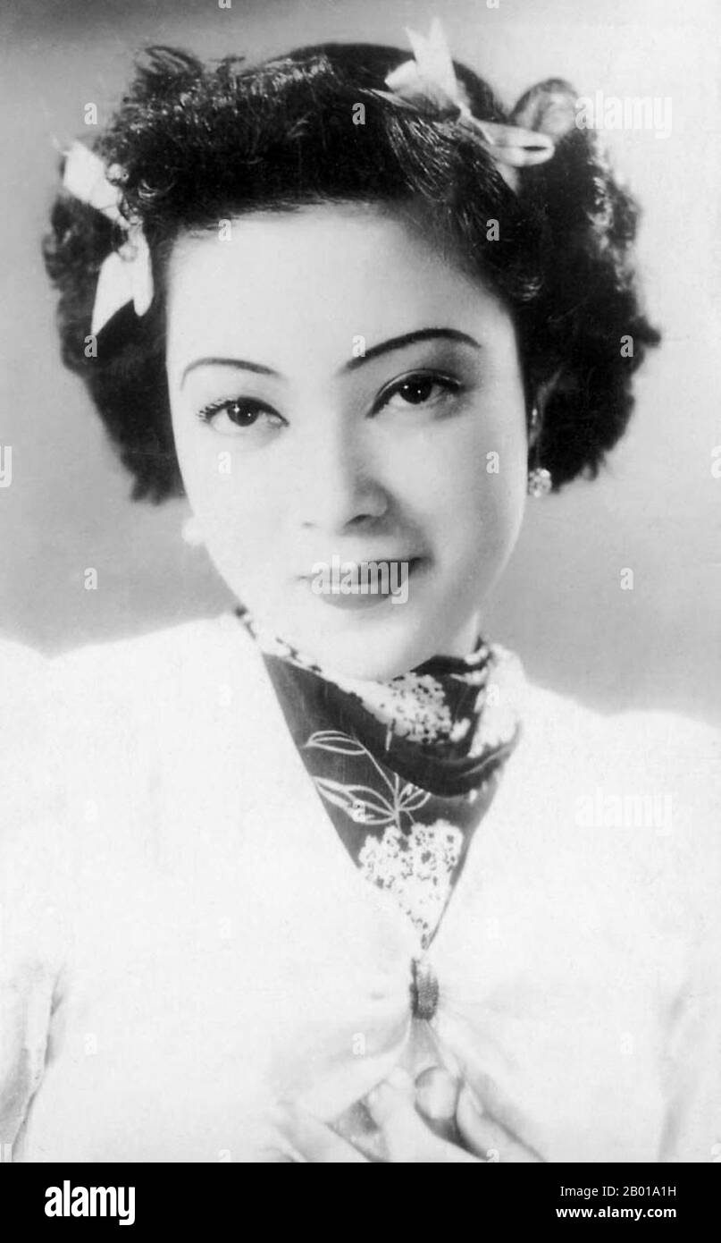 Cina/Giappone: Li Xianglan, nome giapponese Yoshiko Ōtaka (12 febbraio 1920 - 7 settembre 2014), attrice, cantante, giornalista e politico giapponese di origine cinese che ha fatto una carriera in Cina, Giappone, Hong Kong e negli Stati Uniti, c.. 1940s. Yoshiko Yamaguchi ha fatto il suo debutto recitazione e canto nel film del 1938 Honeymoon Express, fatturato come li Xianglan, ha pronunciato Ri Kōran in giapponese. Prendere un nome di scena cinese è stato spinto dai motivi economici e politici della compagnia cinematografica, come una ragazza manchuriana che aveva il comando sia sulla lingua giapponese e cinese è stato cercato. Foto Stock
