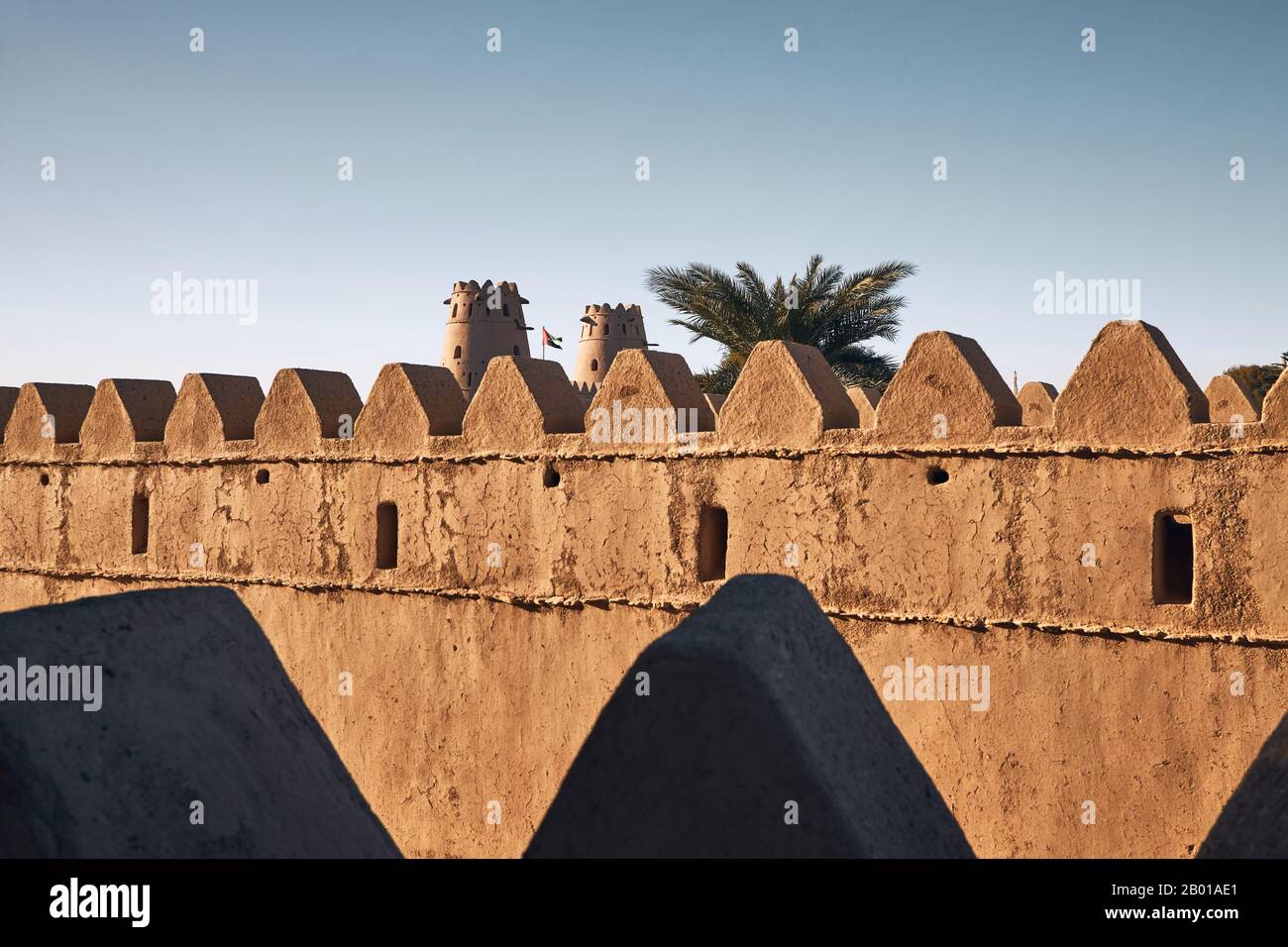 Muro fortificato di forte storico ad al Ain, Emirati Arabi Uniti Foto Stock
