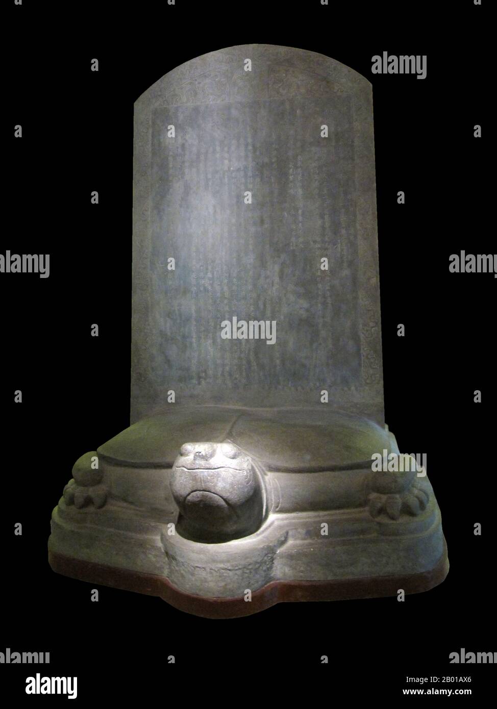 Vietnam: La stele di Vinh Lang dal mausoleo dell'imperatore le Loi, eretto nel 6th anno del regno di Thuan Thien, 1433. Foto di Gryffindor (licenza CC BY-SA 3,0). Lê Lợi (1384/1385-1433), noto postumamente con il nome di tempio Lê Thái Tổ, fu imperatore del Vietnam e fondatore della dinastia Lê. Lê Lợi è una delle figure più famose del periodo medievale della storia vietnamita e uno dei suoi più grandi eroi. Tra il 1418 e il 1427 le Loi combatté l'occupazione cinese Ming del Vietnam, sconfiggendo il Ming e ristabilendo l'indipendenza vietnamita. Foto Stock