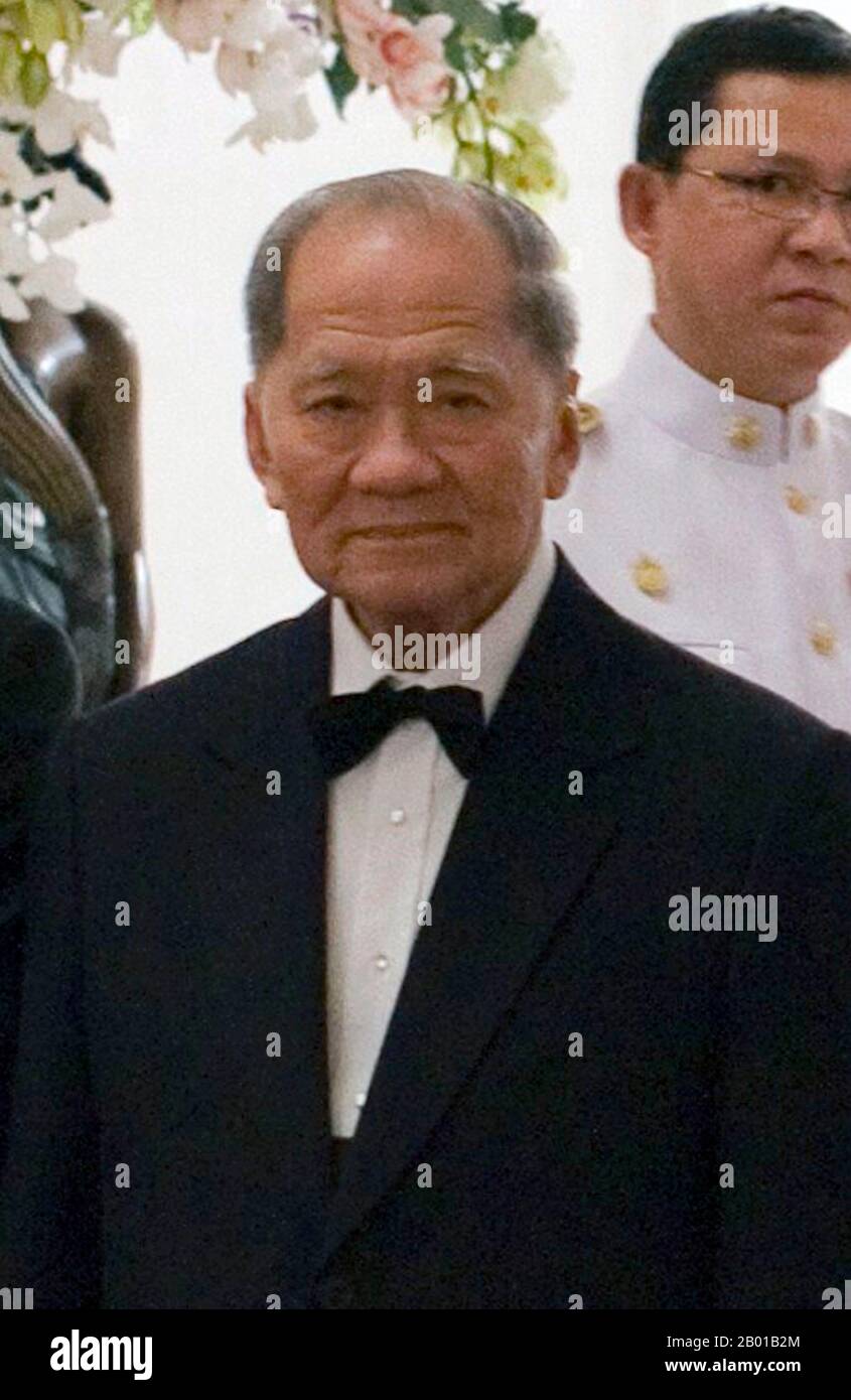 Thailandia: Tanin Kraivixien o Thanin Kraivikien (5 aprile 1927 -), primo Ministro della Thailandia (r. 1976-1977). Foto di Govt. Di Thailandia (licenza CC), 2011. Tanin Kraivixien o Thanin Kraivixien fu il primo ministro della Thailandia tra il 1976 e il 1977. Tanin è un avvocato molto rispettato in Thailandia. Il suo coinvolgimento con la politica thailandese non ha avuto inizio fino a quando non dopo il massacro degli studenti nel campus della Thammasat University e il successivo colpo di stato militare il 6 ottobre 1976. I militari hanno nominato Tanin primo Ministro il 8 ottobre 1976. Ha supervisionato l'amministrazione di destra più nella storia thailandese. Foto Stock