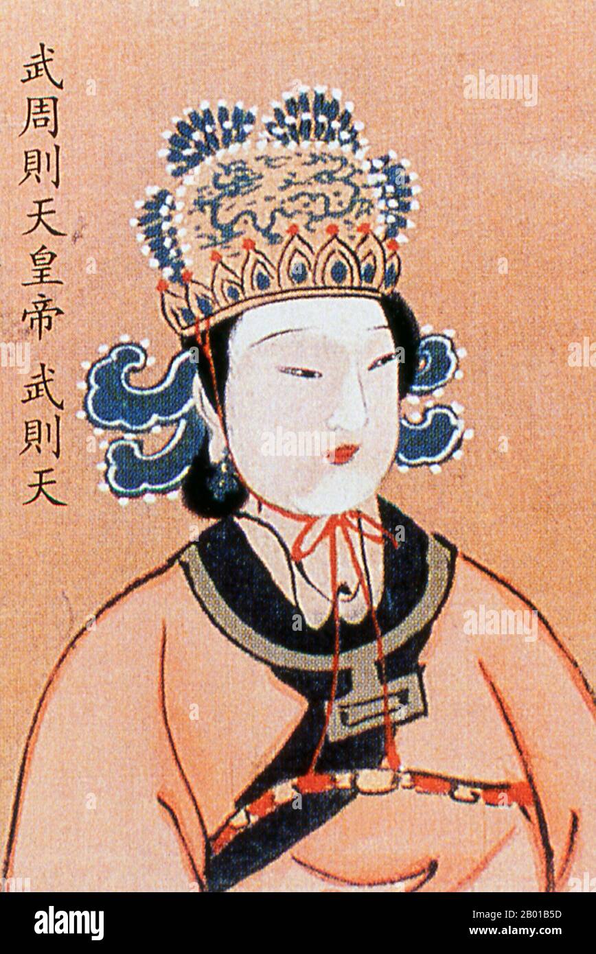 Cina: Empress Wu (17 febbraio 624 - 16 dicembre 705), Imperatrice Regnant della dinastia Zhou (r. 690-705). Pittura a spirale appesa della dinastia Ming, 1368-1644. Wu Zetian, nome personale Wu Zhao, spesso chiamato Tian Hou durante la dinastia Tang e l'imperatrice Consort Wu in tempi successivi, fu l'unica donna nella storia della Cina ad assumere il titolo di imperatrice Regnant. Fu de facto dominatrice della Cina prima attraverso il marito, l'imperatore Gaozong, e poi attraverso i suoi figli gli imperatori Zhongzong e Ruizong dal 665 al 690. Allora ha rotto tutti i precedenti quando ha fondato la sua propria dinastia in 690, il Zhou. Foto Stock