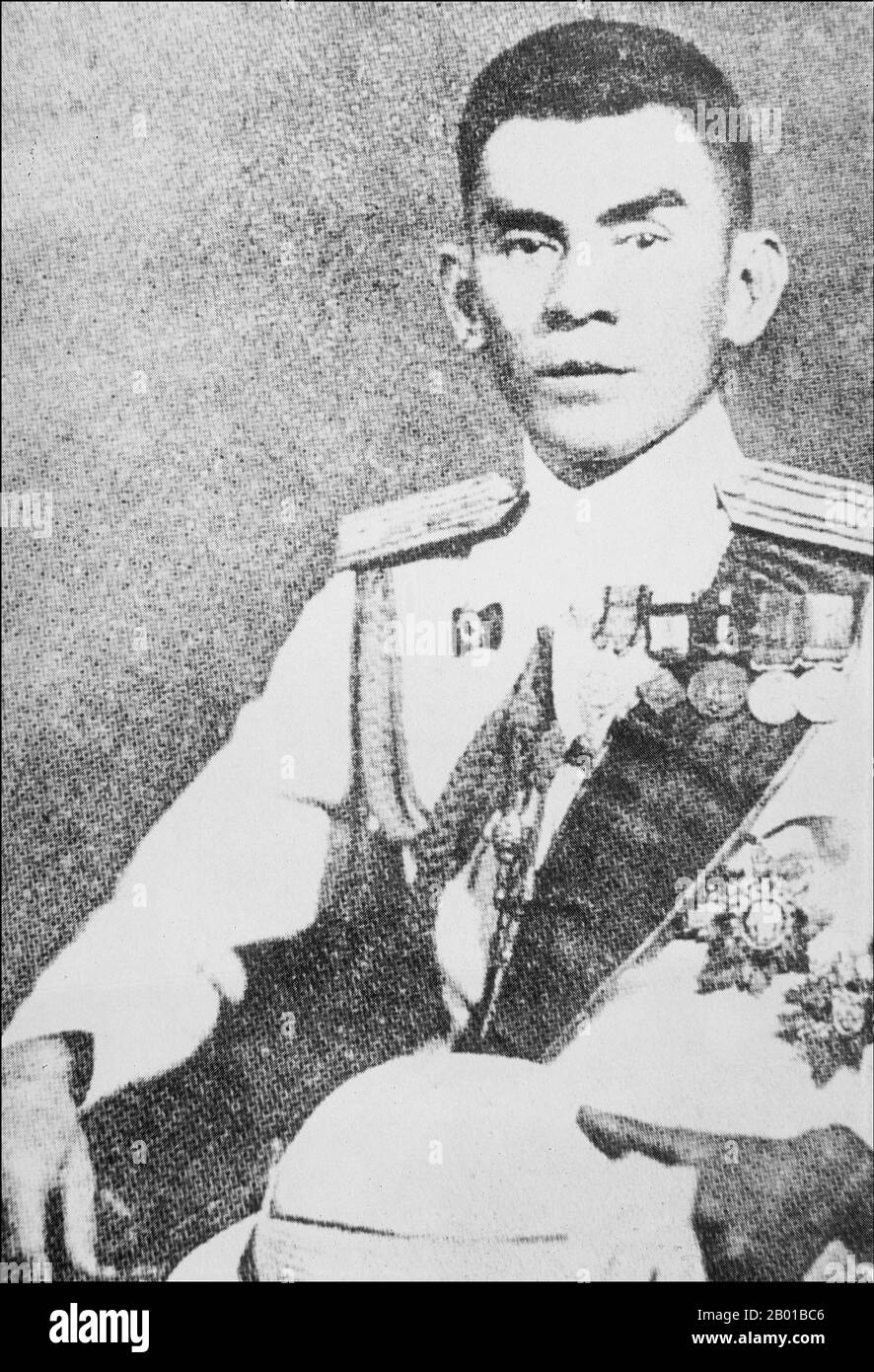 Thawan Thamrongnawasawat, anche Thawal Thamrongnavasawat, nato Thawan Tharisawat, è stato il primo ministro della Thailandia dal 1946 al 1947. Ufficiale navale di carriera di ascendenza cinese, l'ammiraglio Thamrong era un membro principale del movimento anti-giapponese di resistenza tailandese seri durante la seconda guerra mondiale Divenne primo Ministro eletto in Thailandia il 23 agosto 1946, sostituendo Pridi Banomyong. Tuttavia, è stato rimosso dall'ufficio da un colpo di stato militare orchestrato da Field Marshall Plaek Pibulsonggram il 8 novembre 1947. Fu costretto a lasciare il paese e visse a Hong Kong per un certo periodo. Foto Stock