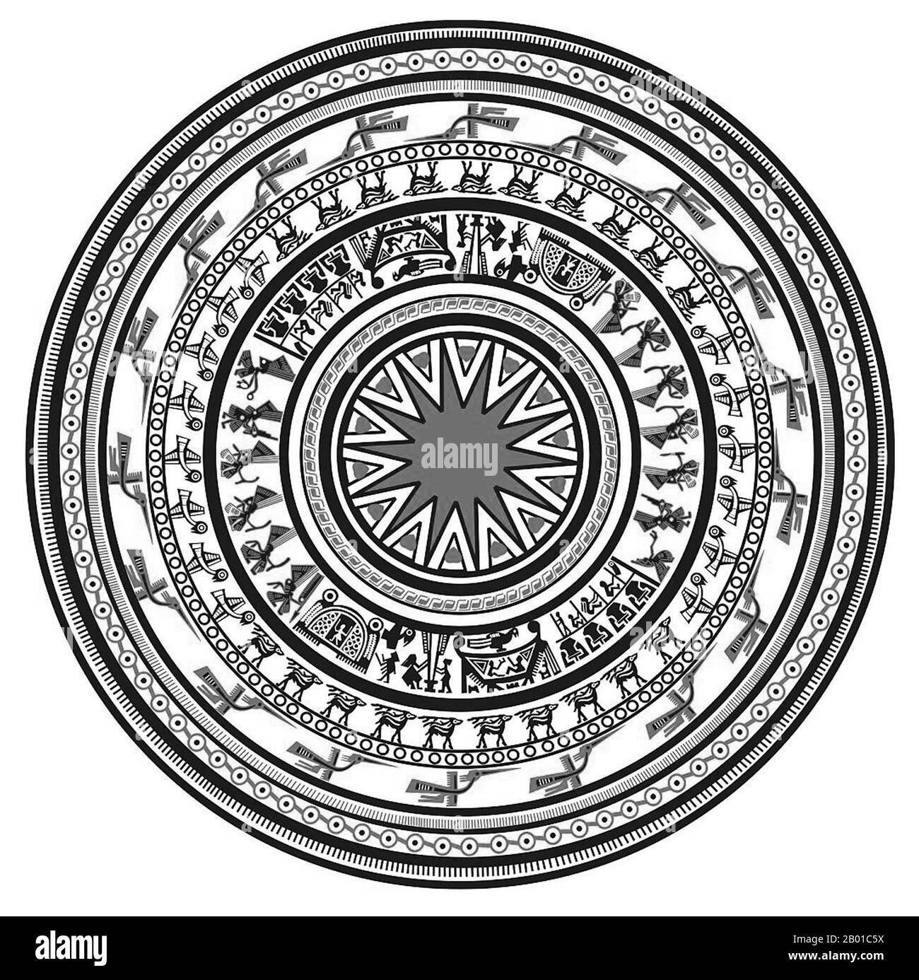 Vietnam: Timpano disegno del tamburo di bronzo Ngoc Lu, Dong Son cultura, c.. 400-100 A.C. Đông Sơn era una cultura preistorica dell'età del bronzo in Vietnam, centrata sulla valle del fiume Rosso nel nord del Vietnam. In questo periodo apparvero i primi regni vietnamiti di Văn Lang e Âu Lạc. La sua influenza fiorì in altre parti vicine del Sud-est asiatico da circa 500 a.C. a 100 d.C. Il tamburo di Ngoc Lu è considerato come il più importante dei tamburi di Dong Son. Il tamburo fu accidentalmente scoperto nel 1893 nella provincia di ha Nam, a sud-est di Hanoi. Foto Stock
