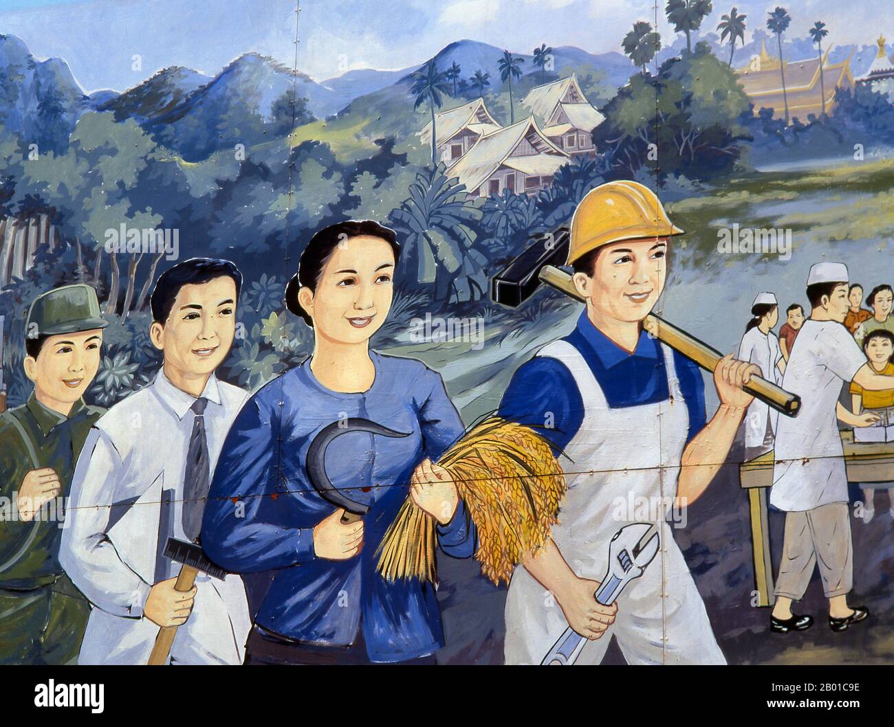 Laos: Poster politico rivoluzionario socialista in stile realista per le strade di Vientiane. Il realismo socialista è uno stile di arte realistica che è stato sviluppato nell'Unione Sovietica ed è diventato uno stile dominante in altri paesi comunisti. Il realismo socialista è uno stile teleologicamente orientato che ha il suo scopo di promuovere gli obiettivi del socialismo e del comunismo. Pur relazionabile, non va confuso con il realismo sociale, un tipo di arte che raffigura realisticamente soggetti di interesse sociale. A differenza del realismo sociale, il realismo socialista spesso glorifica i ruoli dei poveri. Foto Stock