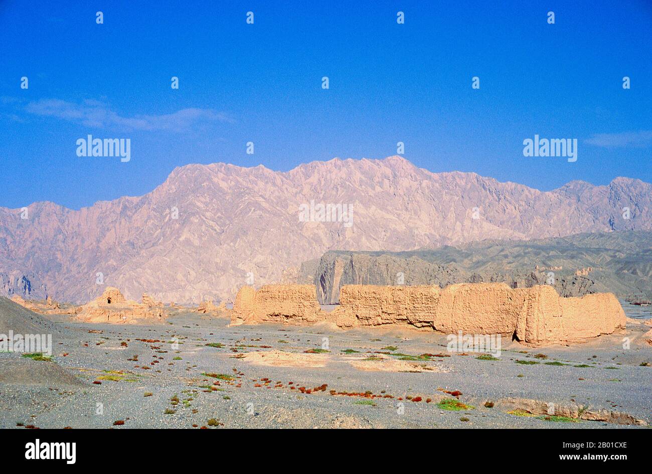 Cina: Antica città di Subashi (Subashi Gucheng), Kuqa, Provincia di Xinjiang. Le rovine di Subashi Gucheng (Città Antica di Subashi) sono tutto ciò che rimane dell'antica capitale del Regno di Qiuci che esisteva dal 4th ° secolo fino a quando fu abbandonato a un certo punto nel 12th ° secolo. Foto Stock