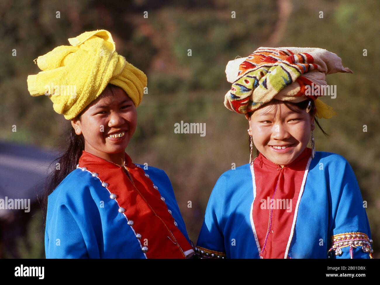 Thailandia: Donne Lahu nel nord della Thailandia. I Lahu (Ladhulsi o  Kawzhawd; la Hủ) sono un gruppo etnico del sud-est asiatico e della Cina.  Sono uno dei 56 gruppi etnici ufficialmente riconosciuti