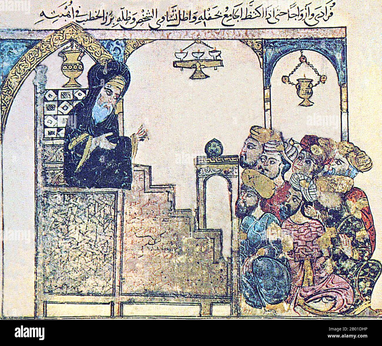 Iraq/Arabia: Una khutbah o un sermone consegnato dal minbar o dal pulpito di una moschea. Miniatura di Yahya ibn Mahmud al-Wasiti (13th ° secolo), 1237 CE. Yahyâ ibn Mahmûd al-Wâsitî è stato un artista arabo islamico del 13th° secolo. Al-Wasiti è nato a Wasit, nel sud dell'Iraq. Fu notato per le sue illustrazioni del Maqam di al-Hariri. Maqāma (letteralmente 'assemblee') sono un genere letterario arabo (originariamente) di prosa rima con intervalli di poesia in cui lo stravagamento retorico è cospicuo. Si dice che l'autore del 10th° secolo Badī' al-Zaman al-Hamadhāni abbia inventato la forma. Foto Stock