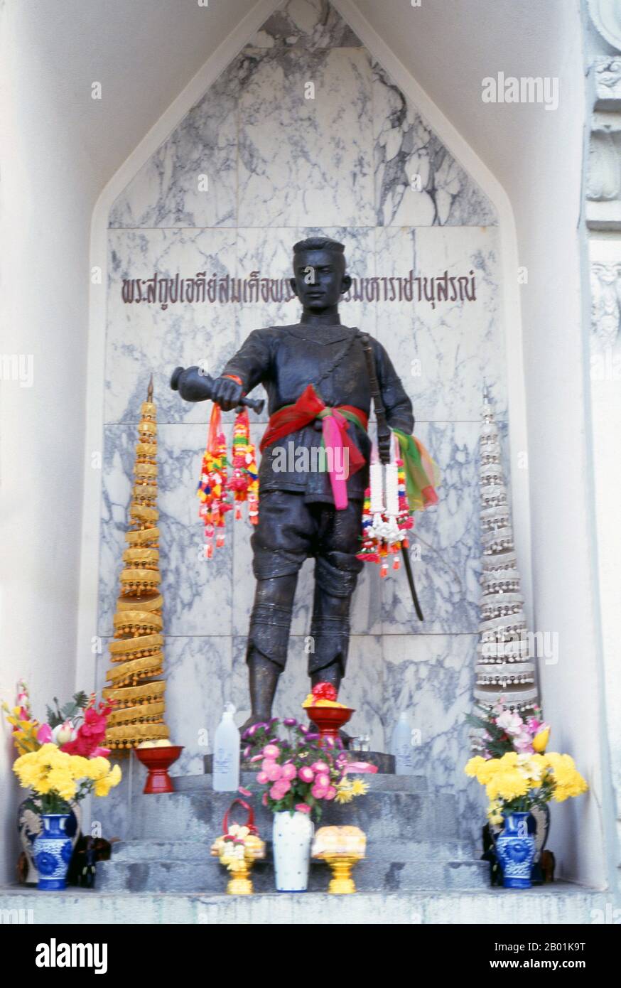Somdet Phra Naresuan Maharat, o Somdet Phra Sanphet II (1555 - 1605) fu re del regno di Ayutthaya dal 1590 fino alla sua morte nel 1605. Naresuan era uno dei monarchi più venerati del Siam, come era noto per le sue campagne per liberare il Siam dal dominio birmano. Durante il suo regno numerose guerre furono combattute contro la Birmania, e il Siam raggiunse la sua maggiore estensione territoriale e influenza. Foto Stock