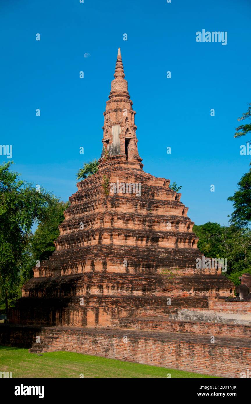Ayutthaya (Ayudhya) è stato un regno siamese che esisteva dal 1351 al 1767. Ayutthaya era amichevole verso i commercianti stranieri, compreso il cinese, vietnamita (Annamese), indiani, giapponesi e persiani e più tardi il portoghese, spagnolo, olandese e francese, permettendo loro di creare villaggi fuori dalle mura della città. Nel sedicesimo secolo, è stato descritto dai commercianti stranieri come una delle città più grandi e più ricche nell'est. La corte del re Narai (1656-1688) aveva forti legami con quella del re Luigi XIV di Francia, i cui ambasciatori paragonavano la città in dimensioni e ricchezza a Parigi. Foto Stock