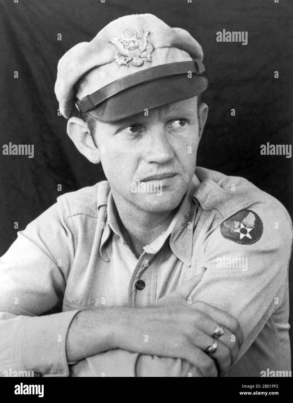 Cina/Stati Uniti: David Lee 'Tex' Hill (13 luglio 1915 - 11 ottobre 2007), pilota di caccia e asso della Flying Tigers nella seconda guerra mondiale, 1943 circa. Il generale David Lee "Tex" Hill, comandante del 2° Squadrone Flying Tigers dell'American Volunteer Group, comandò il 75th Fighter Squadron dell'Army Air Corps e il 23rd Fighter Group. È stato anche il primo comandante della Guardia Nazionale aerea del Texas. Foto Stock