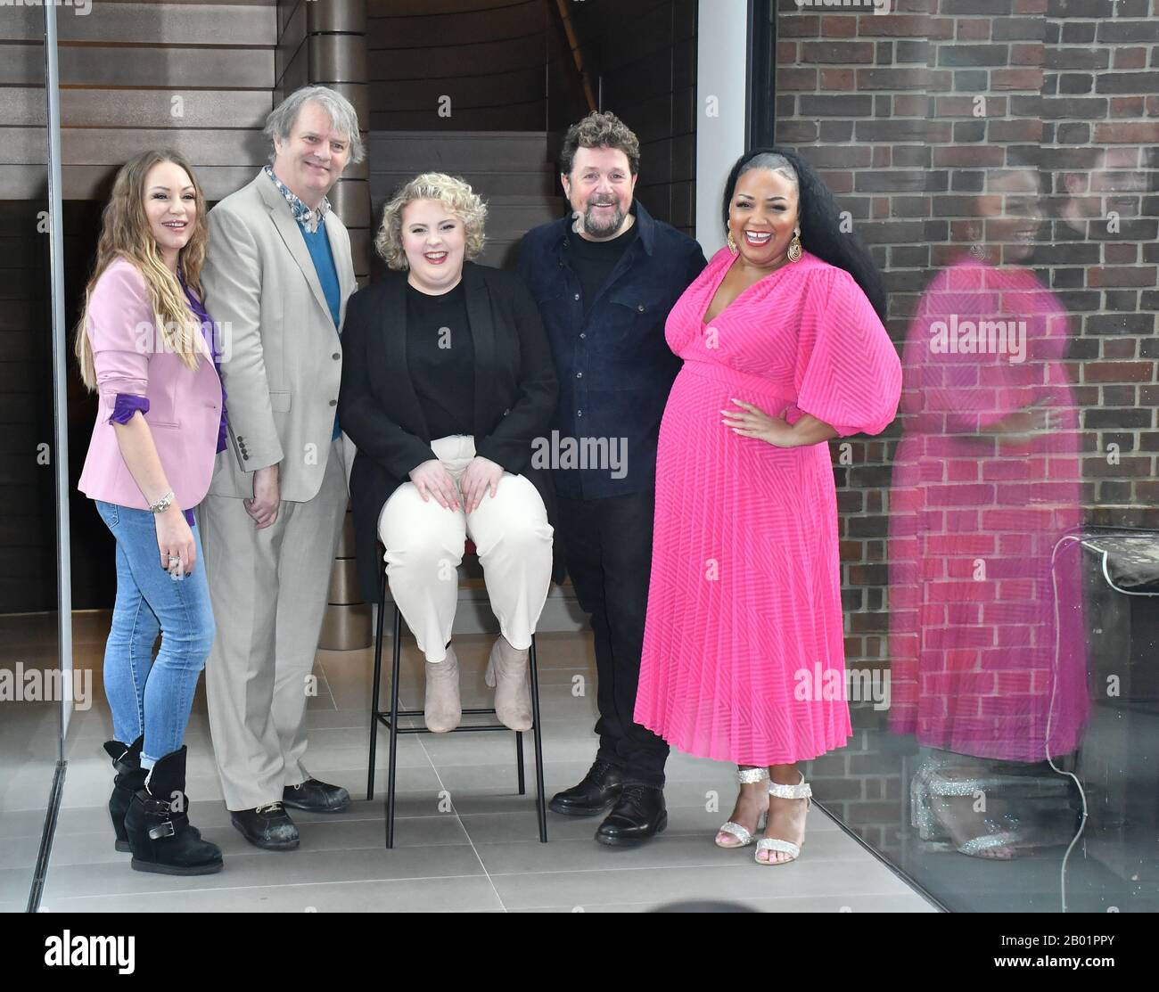 Photocall: "Hairspray the Musical" con Rita Simons, Paul Merton, Lizzie Bea, Michael Ball e Marisha Wallace al Boulevard Theatre, 18th febbraio 2020, Londra, Regno Unito. Foto Stock