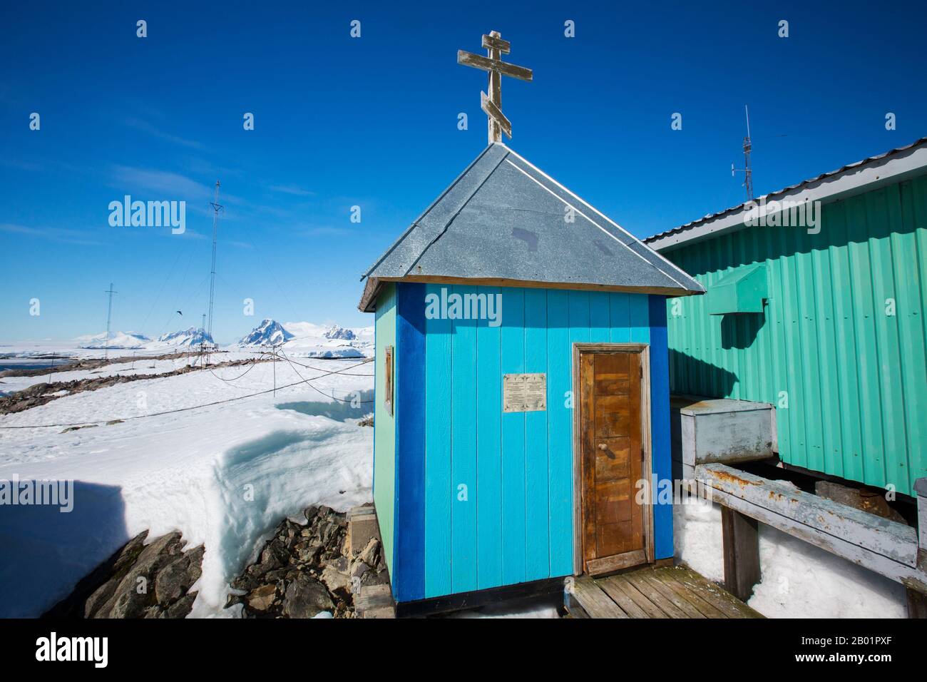 Una piccola cappella a Vernadsky Station un'ex base di ricerca britannica ora di proprietà degli ucraini sull'isola di Galindez nelle isole argentine al largo dell'Ant Foto Stock