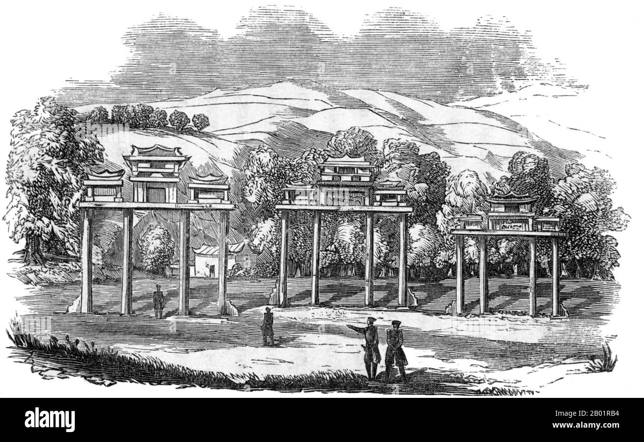 Cina/Regno Unito: Monumenti vicino a Chin Keang Foo. Incisione in legno di E. T. Wigan, 1844. La prima guerra anglo-cinese (1839-1842), conosciuta popolarmente come la prima guerra dell'oppio o semplicemente la guerra dell'oppio, fu combattuta tra il Regno Unito e la dinastia Qing cinese per i loro punti di vista contrastanti sulle relazioni diplomatiche, sul commercio e sull'amministrazione della giustizia. I funzionari cinesi desideravano fermare quello che veniva percepito come un deflusso di argento e controllare la diffusione dell'oppio, e confiscarono le forniture di oppio ai commercianti britannici. Foto Stock