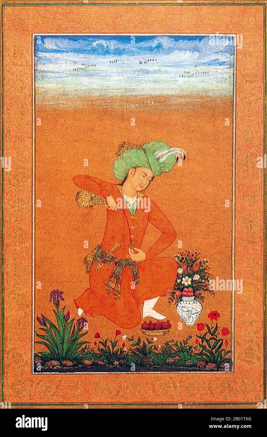 India: "Un principe in costume iraniano". Pittura in miniatura safavide di Muhammad Khan, Dara Shikoh album, c. 1633-1634. Una miniatura persiana è un piccolo dipinto su carta, sia che si tratti di un'illustrazione di un libro o di un'opera d'arte separata destinata a essere conservata in un album di tali opere chiamato muraqqa. Le tecniche sono ampiamente paragonabili alle tradizioni occidentali e bizantine delle miniature nei manoscritti miniati. Anche se esiste una tradizione persiana altrettanto ben consolidata di pittura murale, il tasso di sopravvivenza e lo stato di conservazione delle miniature sono migliori. Foto Stock