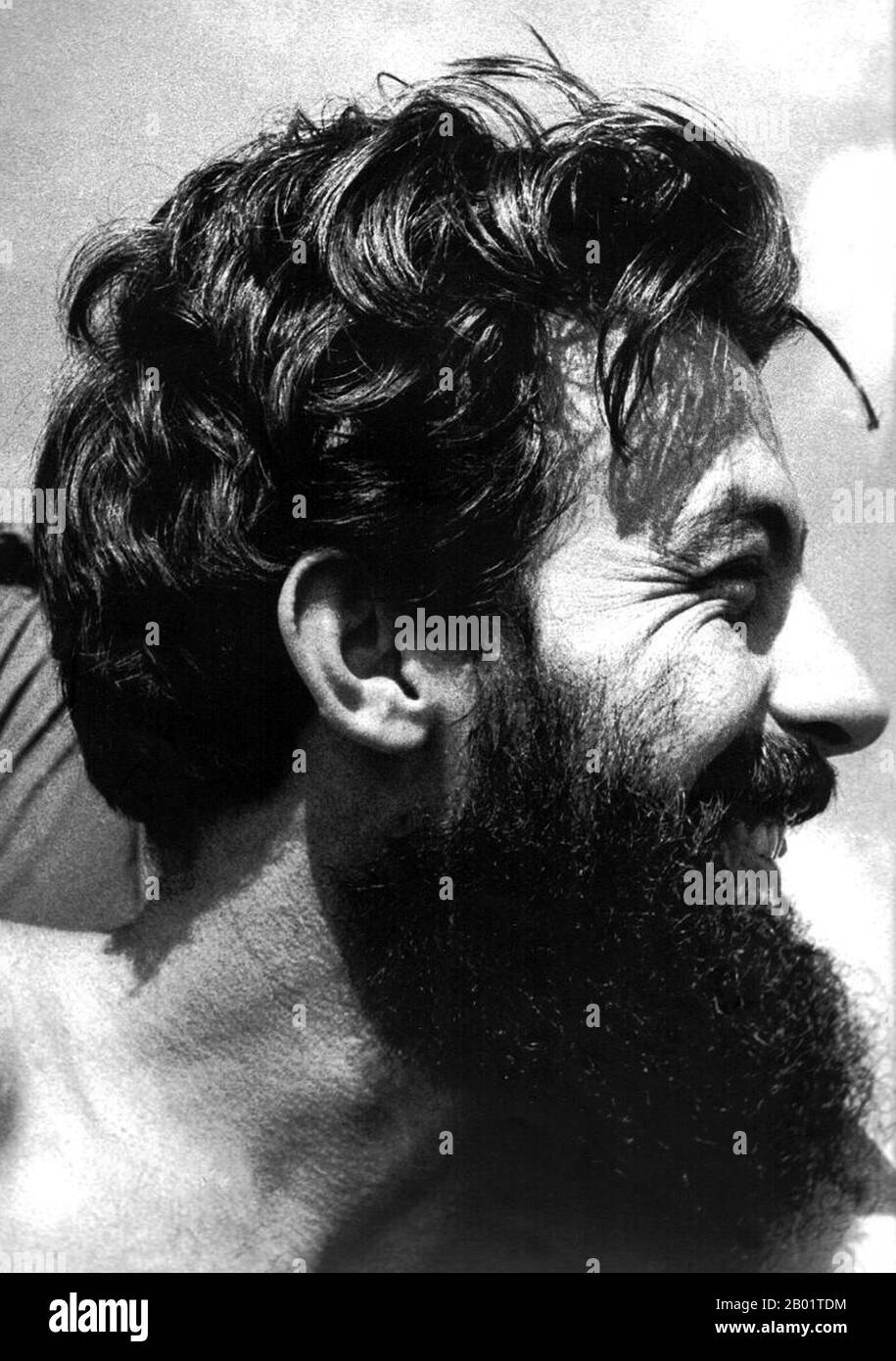 Cuba: Camilo Cienfuegos (6 febbraio 1932 - 28 ottobre 1959), c. 1959. Camilo Cienfuegos Gorriarán è stato un rivoluzionario cubano nato a Lawton, l'Avana. Cresciuto in una famiglia anarchica che aveva lasciato la Spagna prima della guerra civile spagnola, divenne una figura chiave della rivoluzione cubana, insieme a Fidel Castro, che Guevara, Juan Almeida Bosque e Raúl Castro; fu considerato secondo solo a Fidel Castro tra i leader rivoluzionari. Mentre tornava da Camagüey, il suo aereo scomparve oltre lo stretto della Florida e si presume che fosse morto. Foto Stock