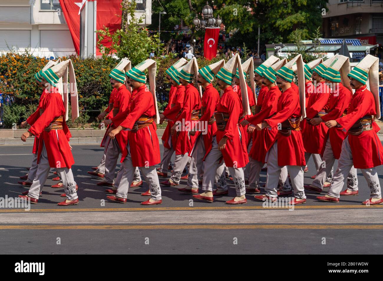 Ankara/Turchia - 30 agosto 2019: Soldati in uniformi ottomane parate Foto Stock