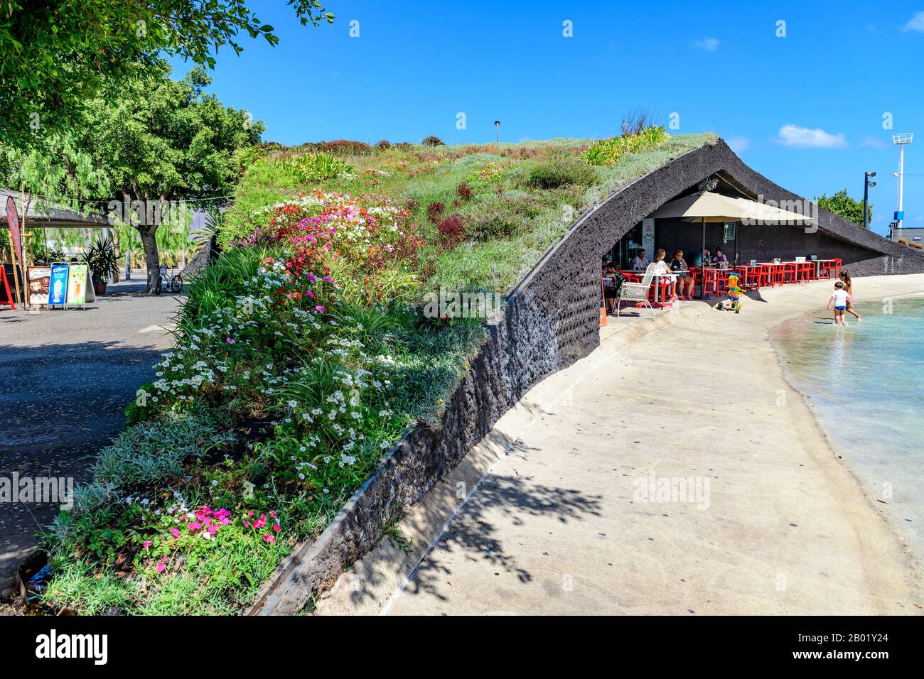09.16.2018 Tenerife, Isole Canarie. Cafe con un tetto vivo eco-verde. Plaza de Espana Santa Cruz de Tenerife Foto Stock