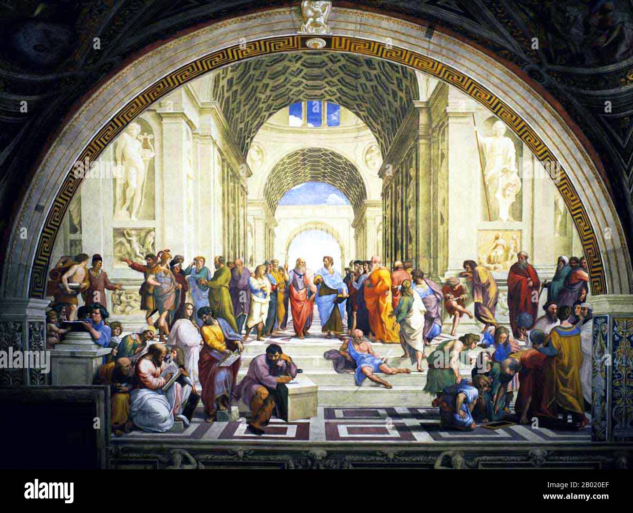 La Scuola di Atene, o Scuola di Atene in italiano, è uno dei più famosi affreschi dell'artista rinascimentale italiano Raffaello. Fu dipinto tra il 1510 e il 1511 come parte della commissione di Raffaello per decorare con affreschi le sale ora conosciute come le Stanze di Raffaello, nel Palazzo Apostolico in Vaticano. La stanza della Segnatura fu la prima delle stanze da decorare, e la Scuola di Atene il secondo dipinto da terminare lì, dopo la Disputa, sulla parete opposta. L'immagine è stata vista da tempo come il capolavoro di Raffaello e la perfetta forma di realizzazione delle guglie classiche Foto Stock