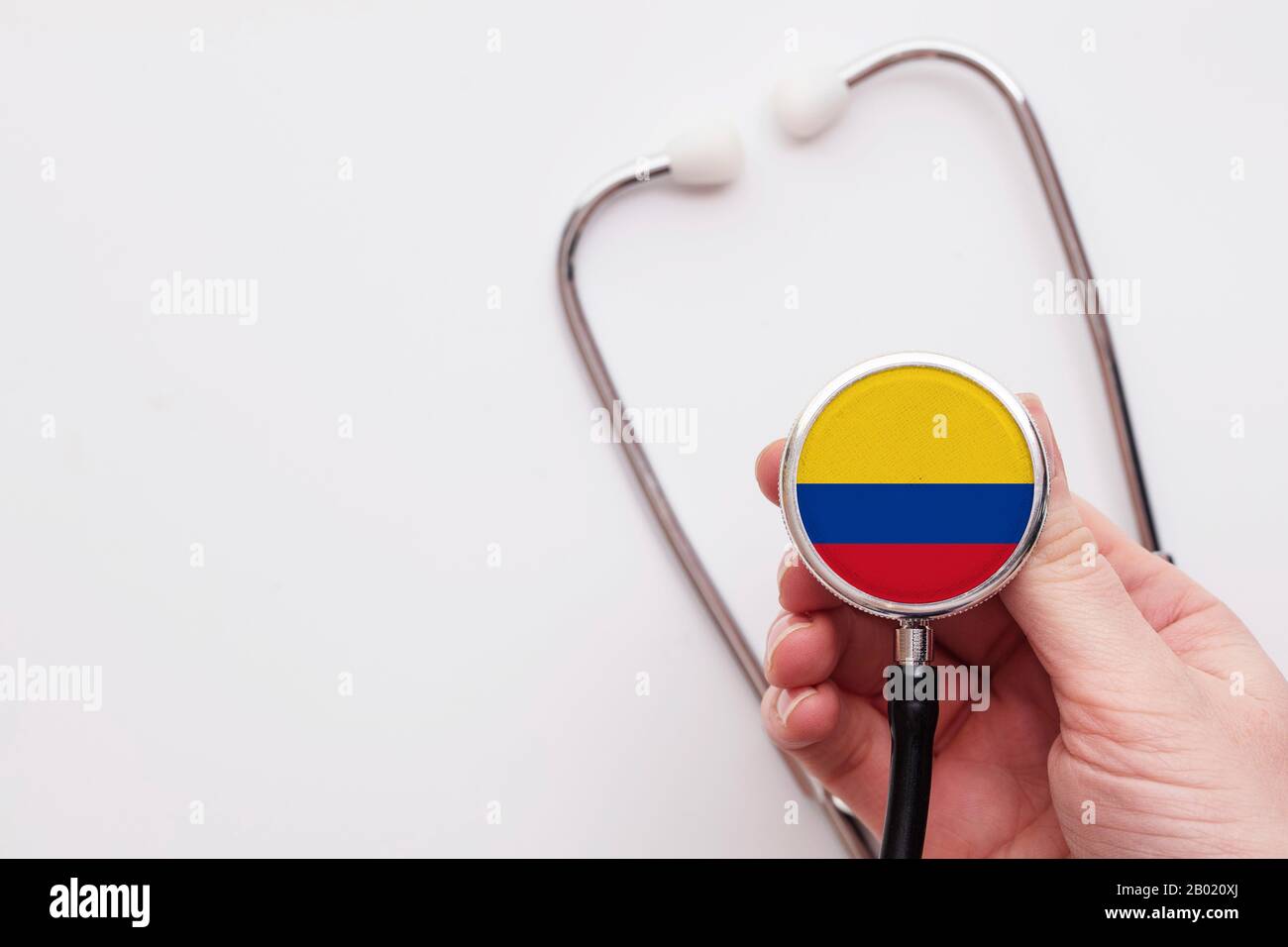 Colombia concetto di assistenza sanitaria. Medico che detiene uno stetoscopio medico. Foto Stock