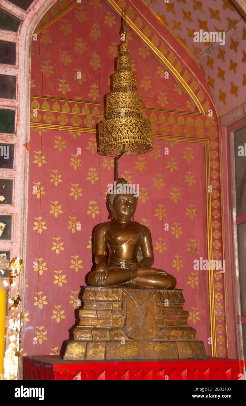 Il santuario di Phra Buddha Sihing di Nakhon si Thammarat contiene una delle immagini più venerate del Buddha della Thailandia, il Buddha di Phra Sihing. Questa replica è stata colata da un'immagine dello Sri Lanka originale cast in 157 CE e portato in città nel 13th secolo. Foto Stock