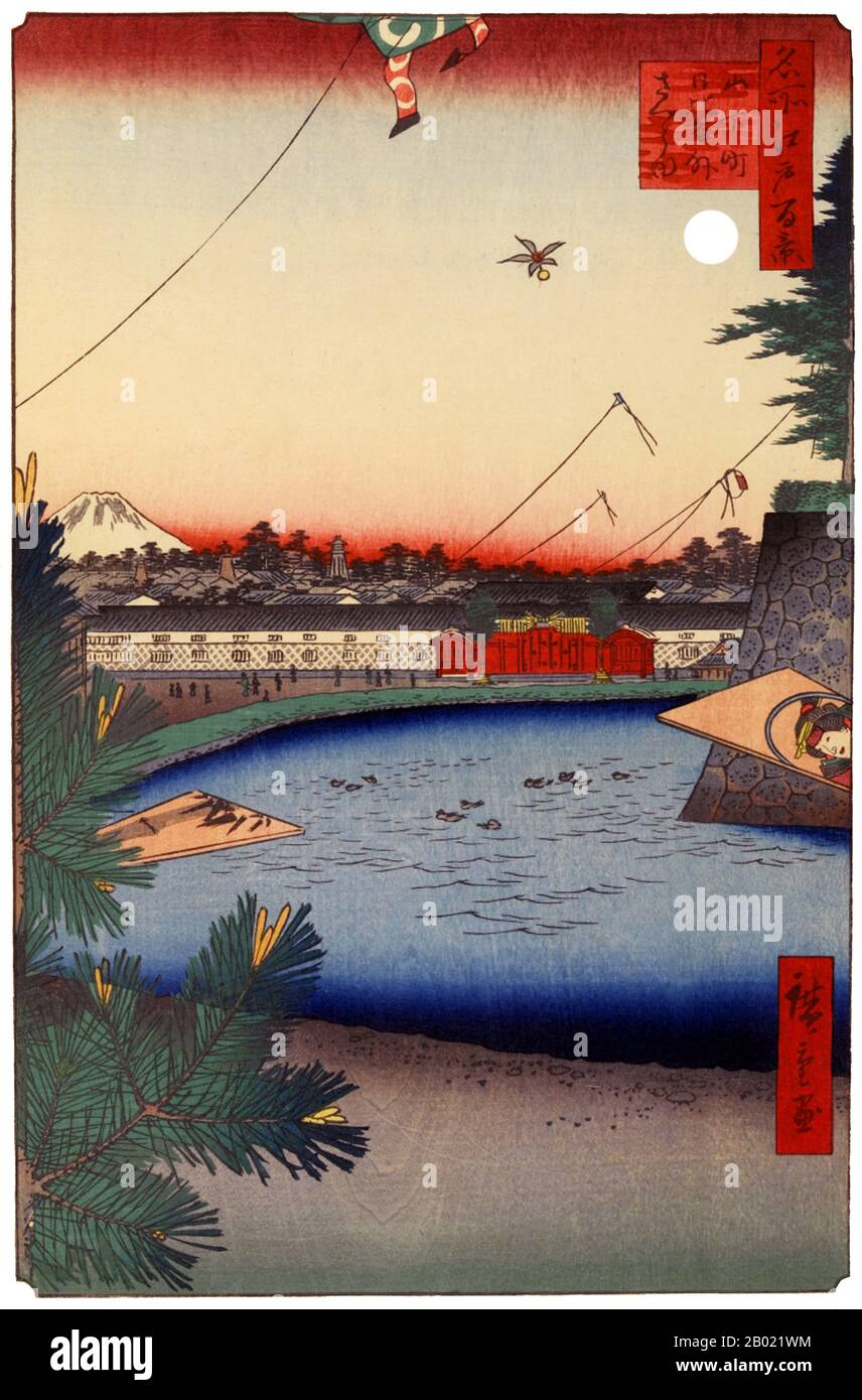 Giappone: Hibiya e Soto-Sakurada da Yamashita-chō: Residenza di Daimyo Nabeshima Kansō. Immagine 3 della parte 1 (primavera) di "100 viste famose di Edo". Ukiyo-e Woodblock print di Utagawa Hiroshige (1797-1858), c. 1856-1859. Le cento viste famose di Edo di Hiroshige, in realtà composte da 118 paesaggi in legno e scene di genere della Tokyo della metà del XIX secolo, sono una delle più grandi conquiste dell'arte giapponese. La serie include molte delle stampe più famose di Hiroshige. Rappresenta una celebrazione dello stile e del mondo della fioritura culturale più bella del Giappone alla fine dello Shogunato Tokugawa. Foto Stock
