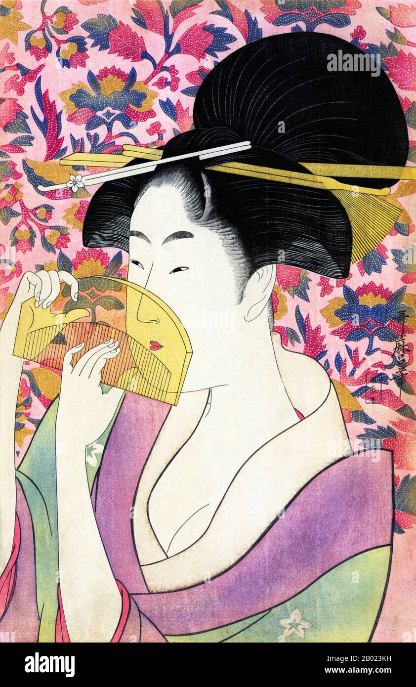 Giappone: Bella donna che tiene un pettine. Ukiyo-e Woodblock print di Kitagawa Utamaro (1753 - 31 ottobre 1806), c. 1780-1789. Kitagawa Utamaro è stato un incisore e pittore giapponese, considerato uno dei più grandi artisti di stampe in legno (ukiyo-e). È noto soprattutto per i suoi studi magistralmente composti sulle donne, noti come bijinga. Ha anche prodotto studi sulla natura, in particolare libri illustrati di insetti. Foto Stock