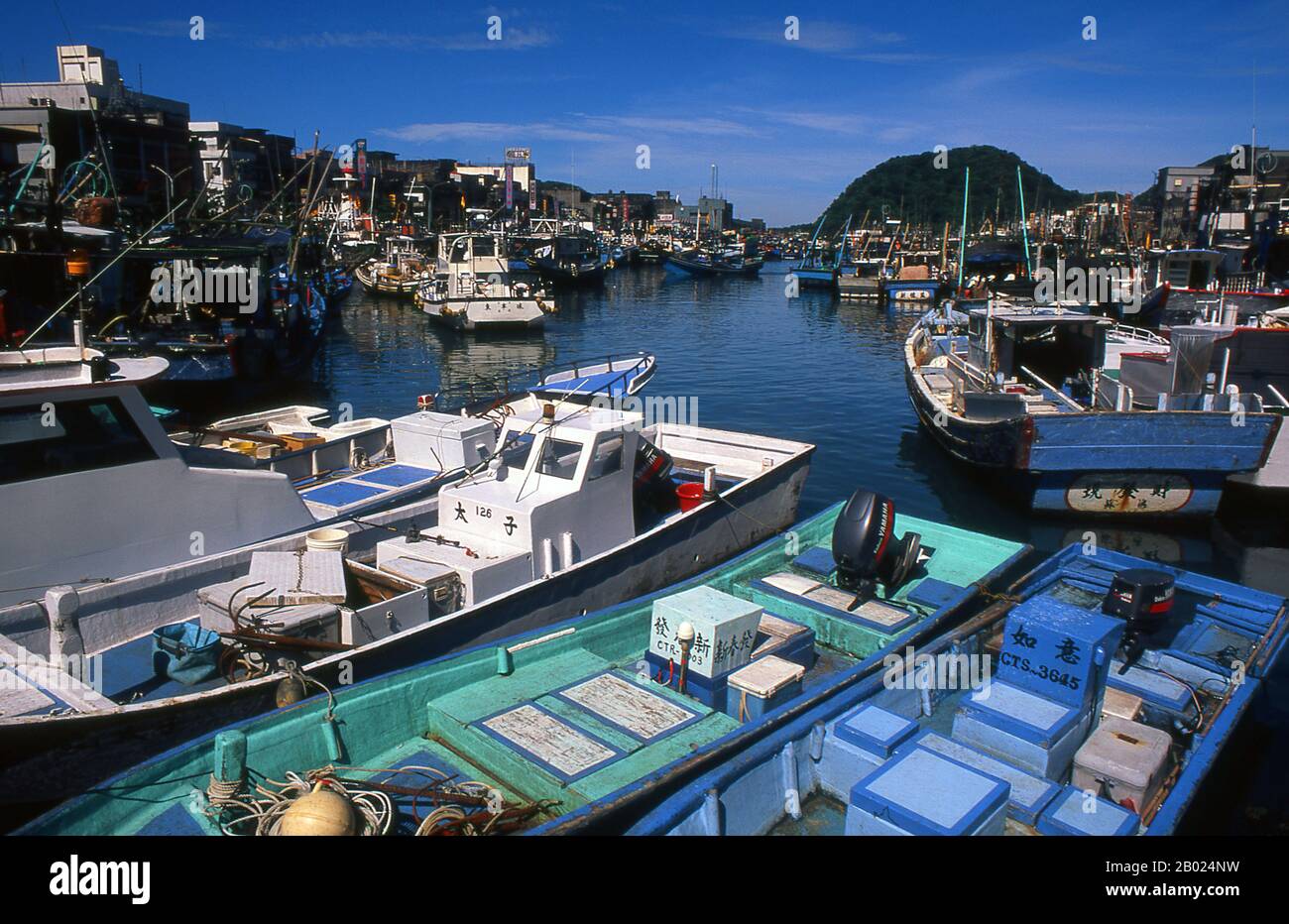 Nanfang'ao (Nanfang Ao) è un trafficato porto di pescatori sulla costa orientale di Taiwan. E' famosa per il Tempio Nantien dedicato a Matsu, dea del mare. Foto Stock